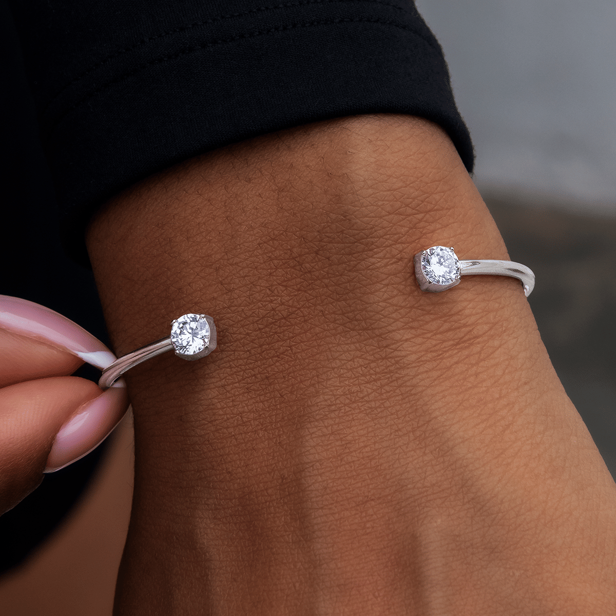 GLD PROMO SETS - WOMEN Open-Cuff Bracelet with Round Cut Stones in White Gold