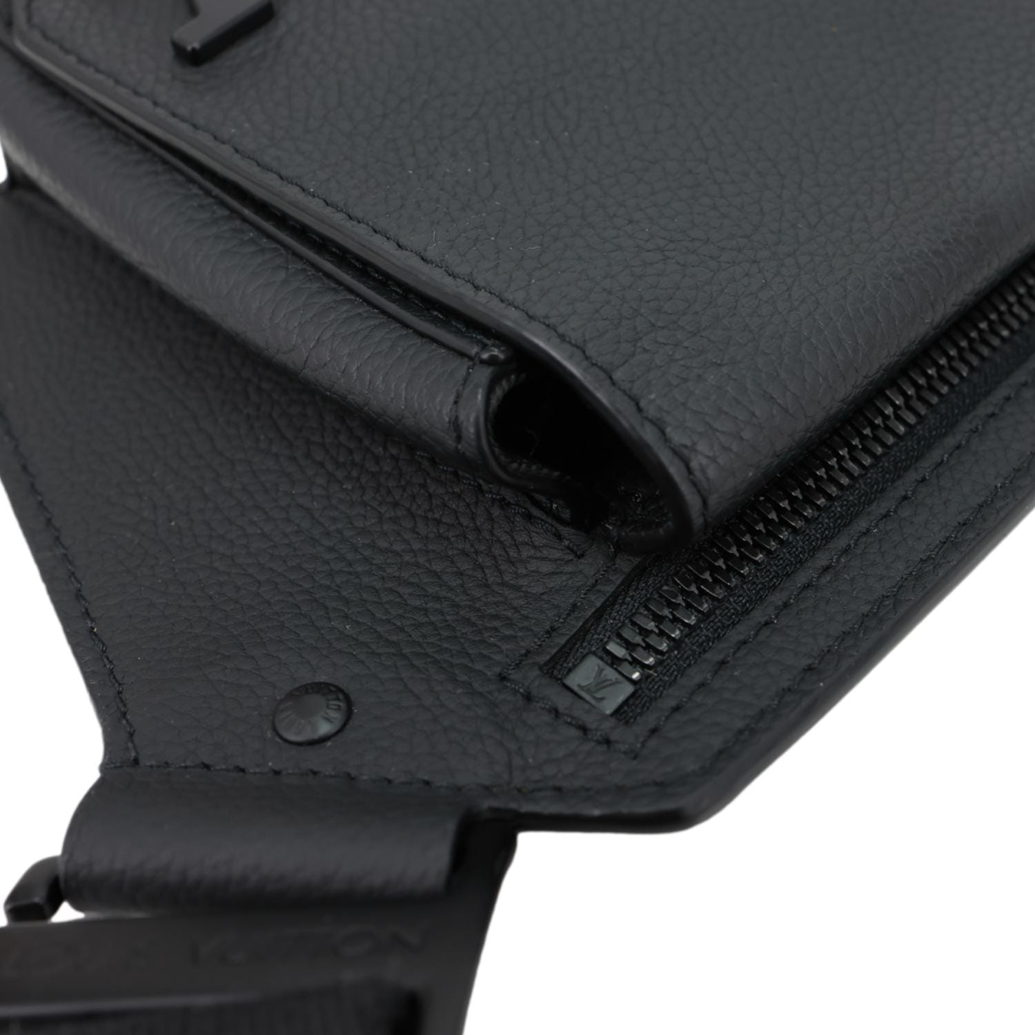 LOUIS VUITTON Aerogram Takeoff Sling Leather Crossbody Bag Black