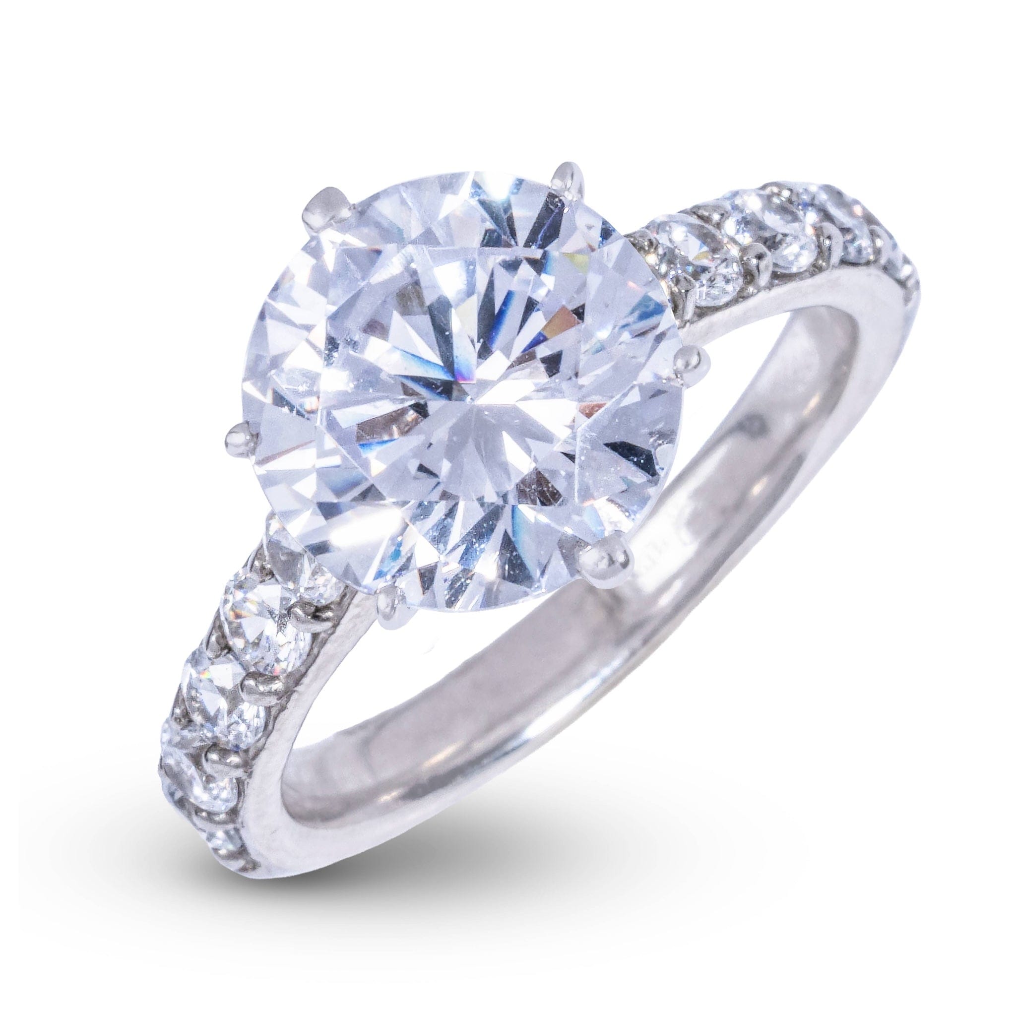 GLD Women Round Stone Lab Diamond Engagement Ring in Platinum