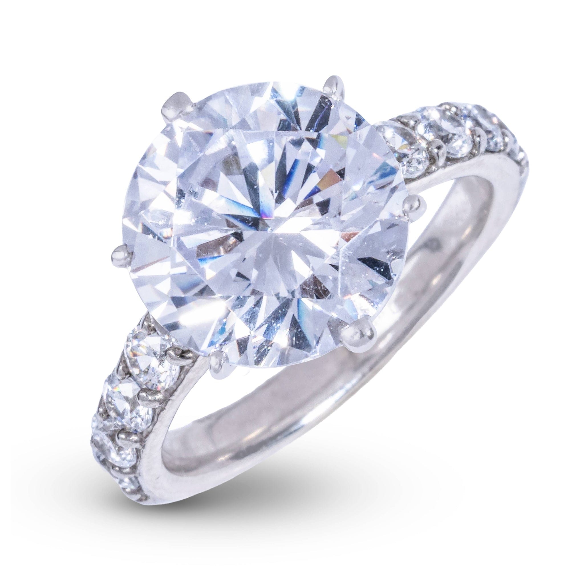 GLD Women Round Stone Lab Diamond Engagement Ring in Platinum