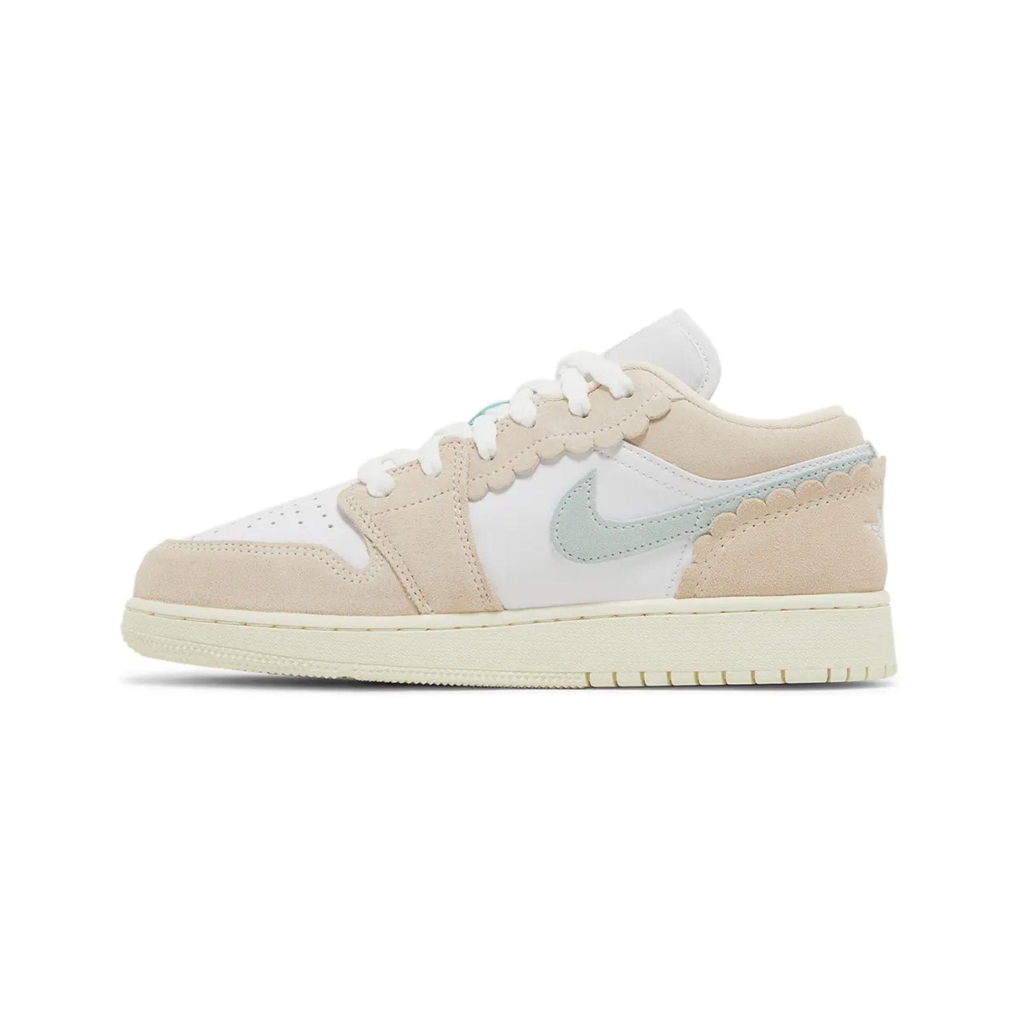 Air Jordan 1 Low SE 'Scalloped Edge Guava Ice' GS (2023)