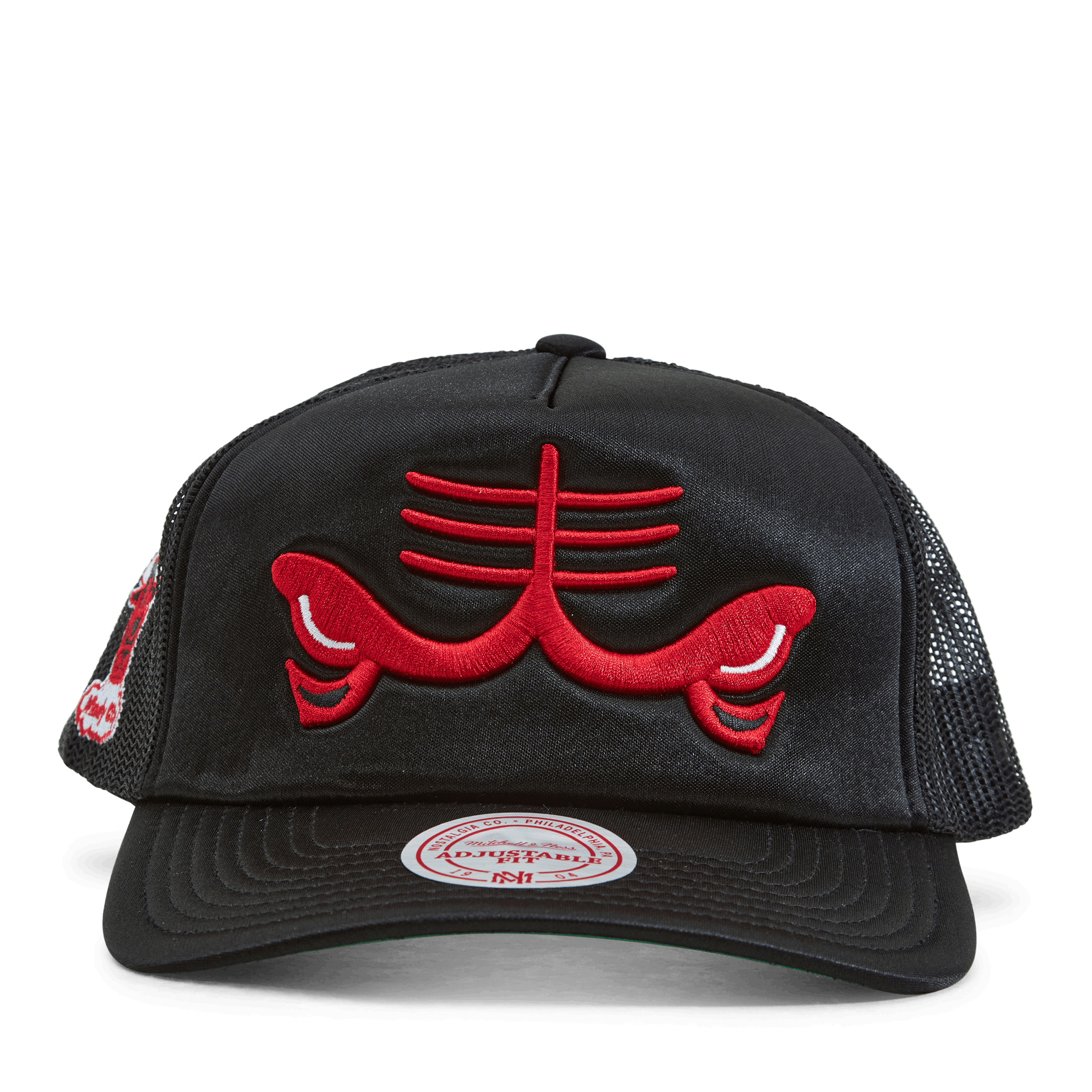 Mitchell & Ness Bulls Logo Remix Trucker Snapback