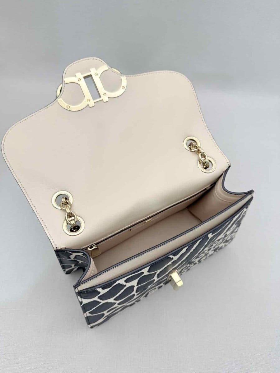 SALVATORE FERRAGAMO Gancini Black & White Shoulder Bag