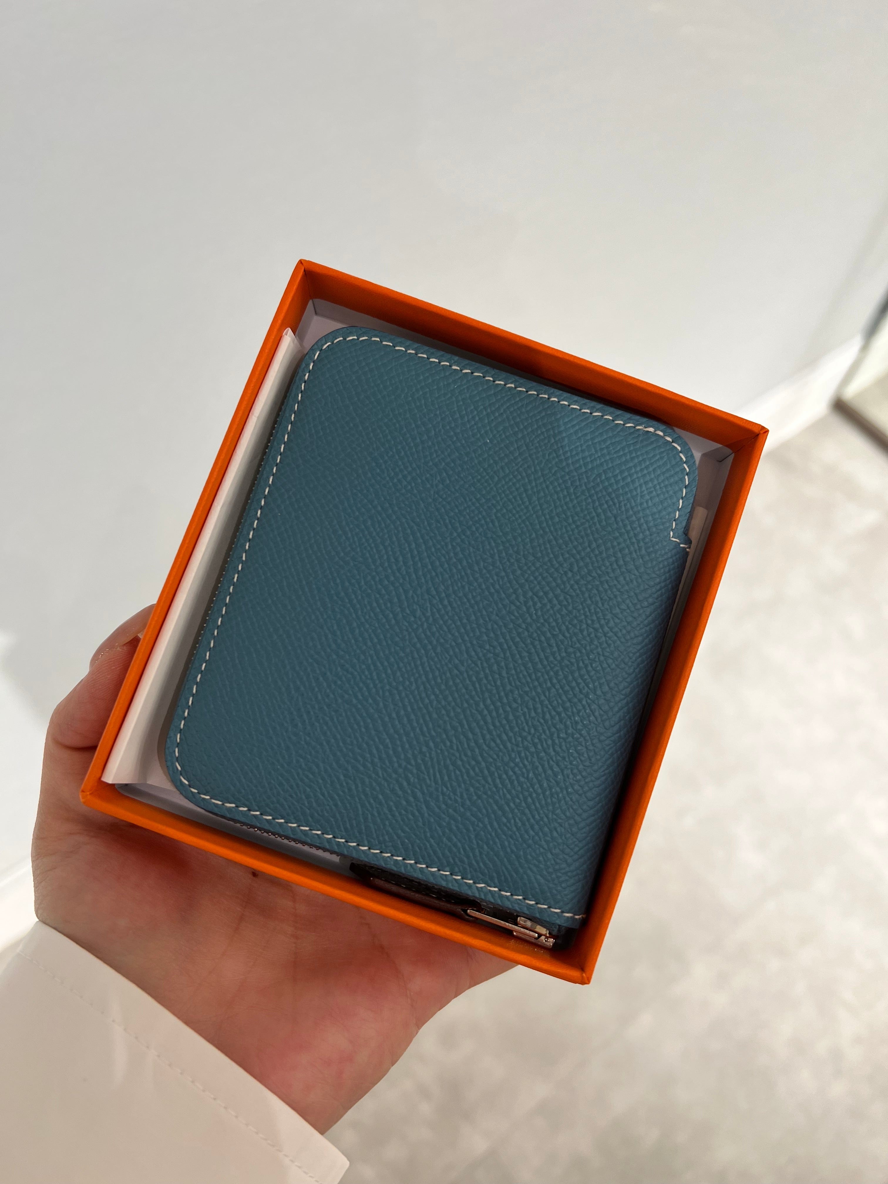 HERMES NEW BLUE JEAN+PAPRIKA EPSOM SILK IN COMPACT WALLET SYC1958