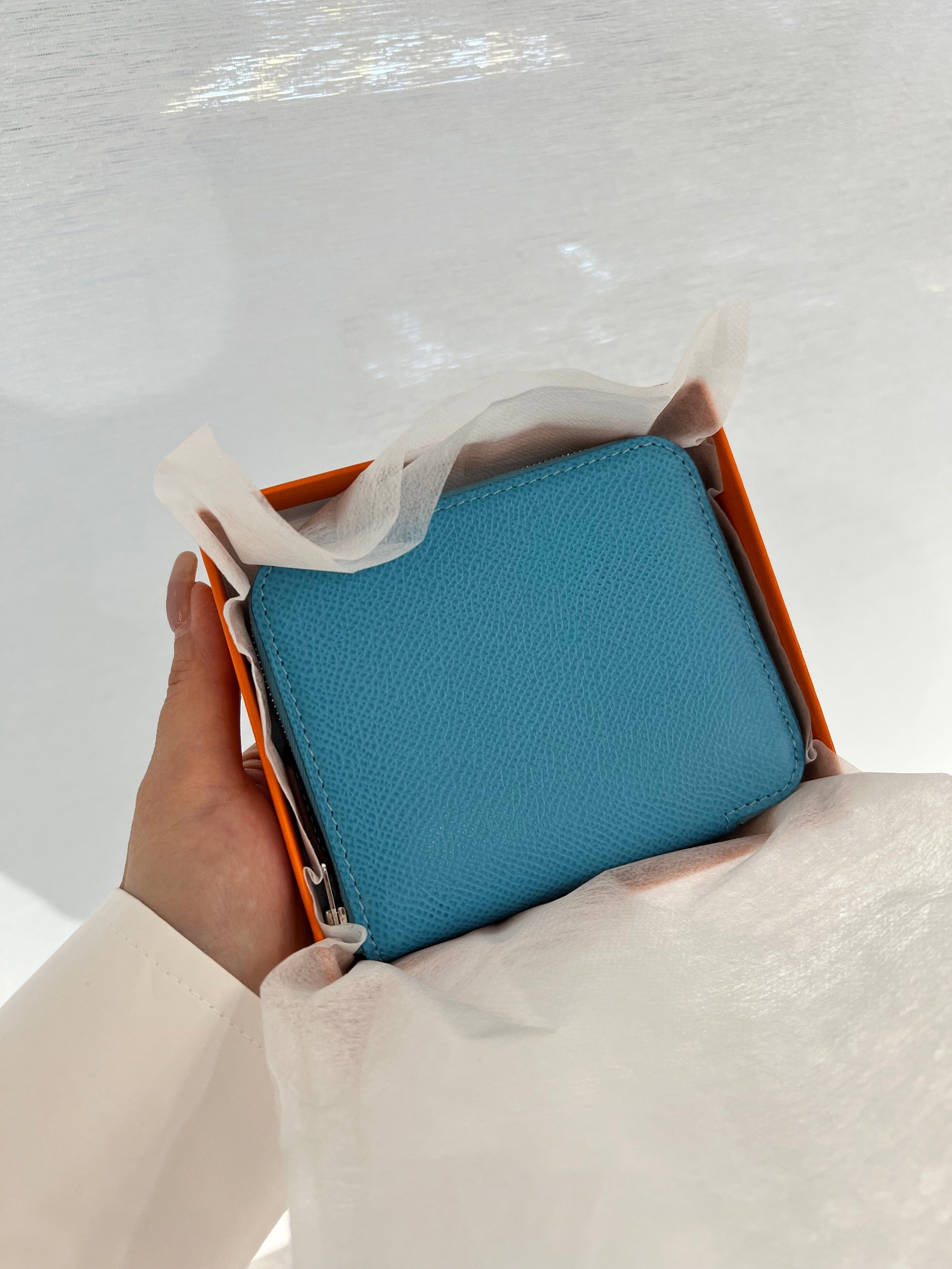 HERMES BLUE PRUME+MENTHE EPSOM SILK IN COMPACT WALLET SYC1956