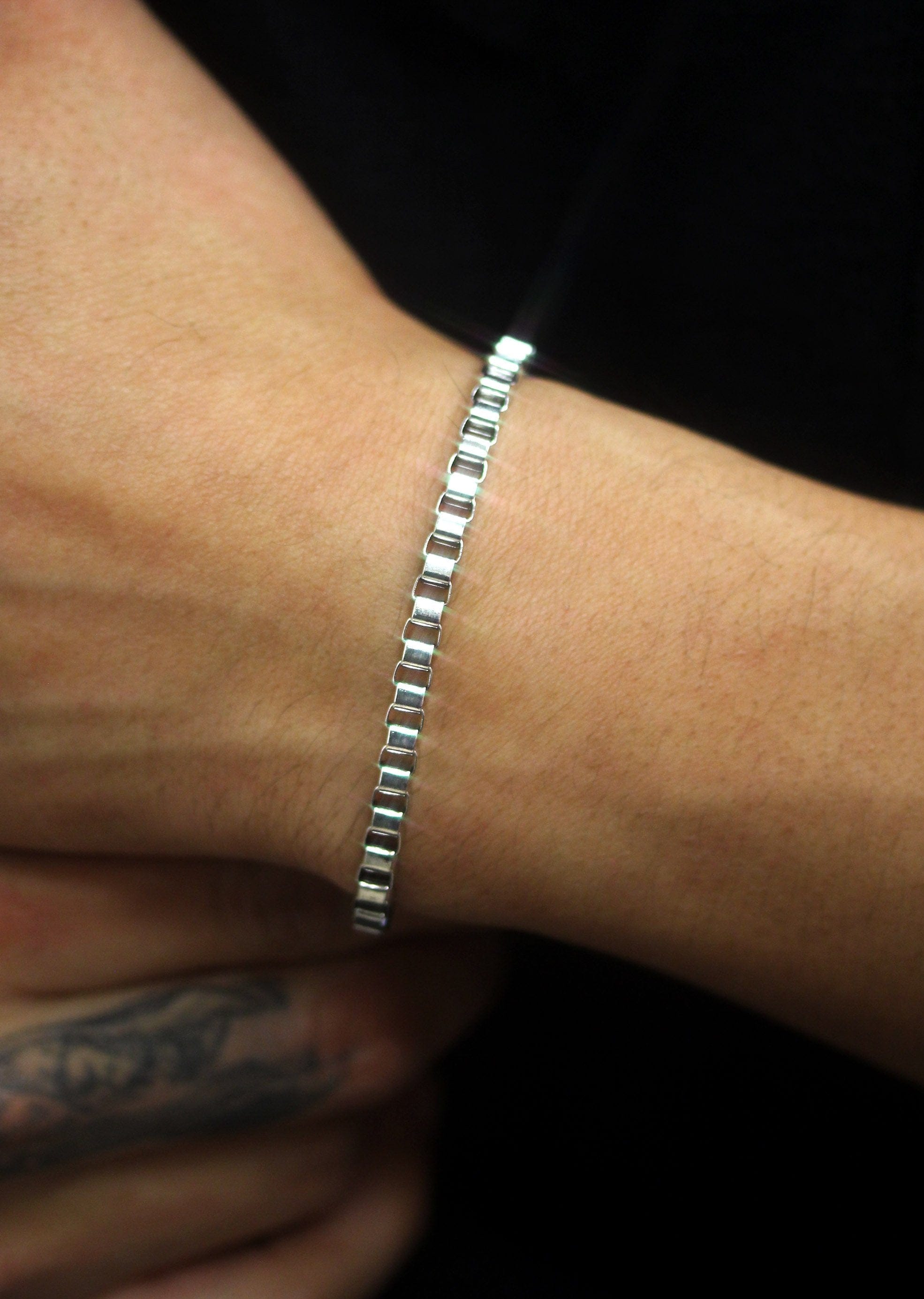 manufacturer 30 White Gold Plated Box Bracelet