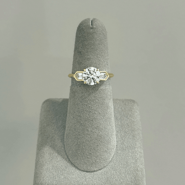 Moyer Collection 18k Yellow Gold 1.40ct Round Brilliant Cut Three-Stone Diamond Complete Engagement Ring - 020672