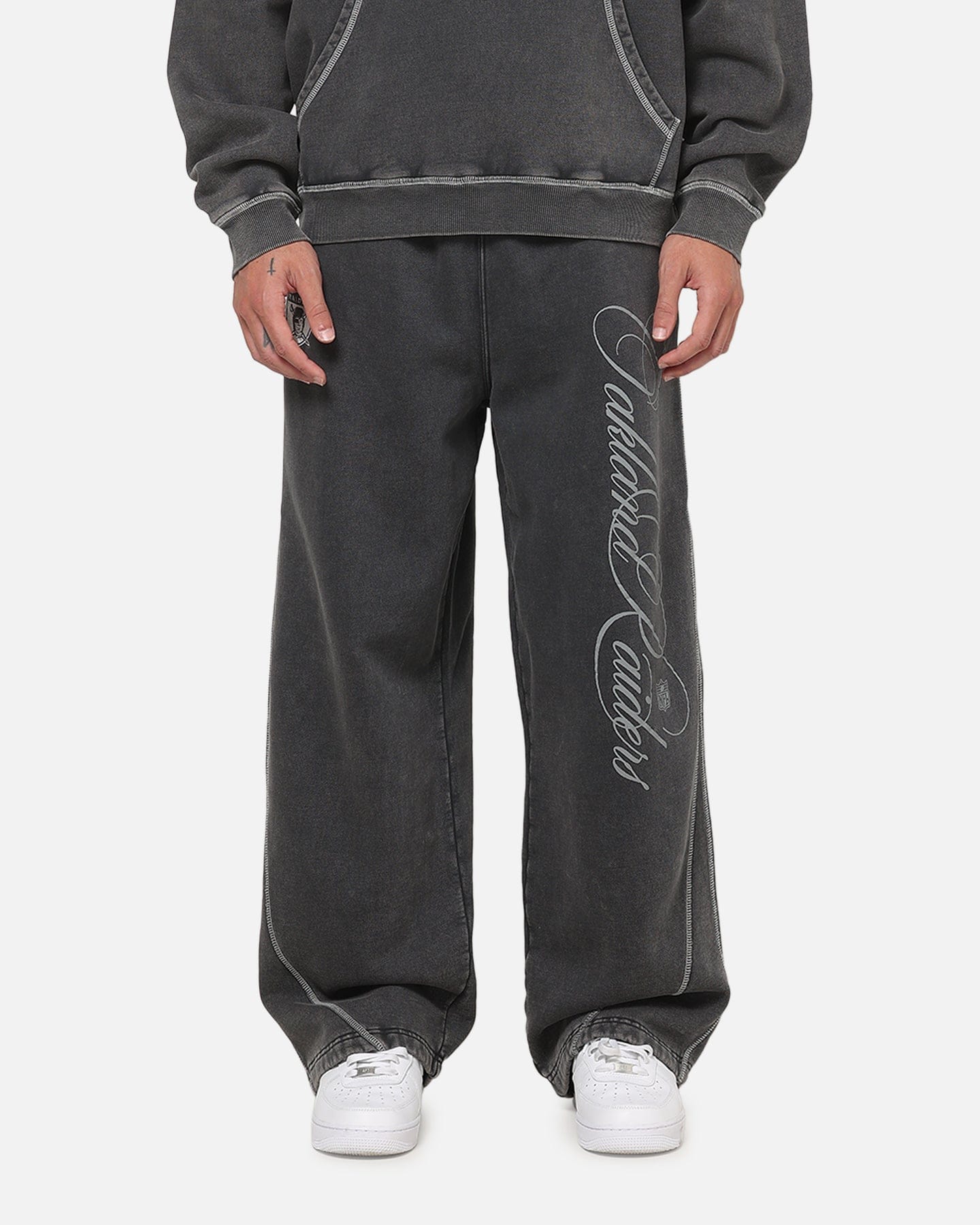 Mitchell & Ness Las Vegas Raiders Star Script Relaxed Track Pants Washed Black