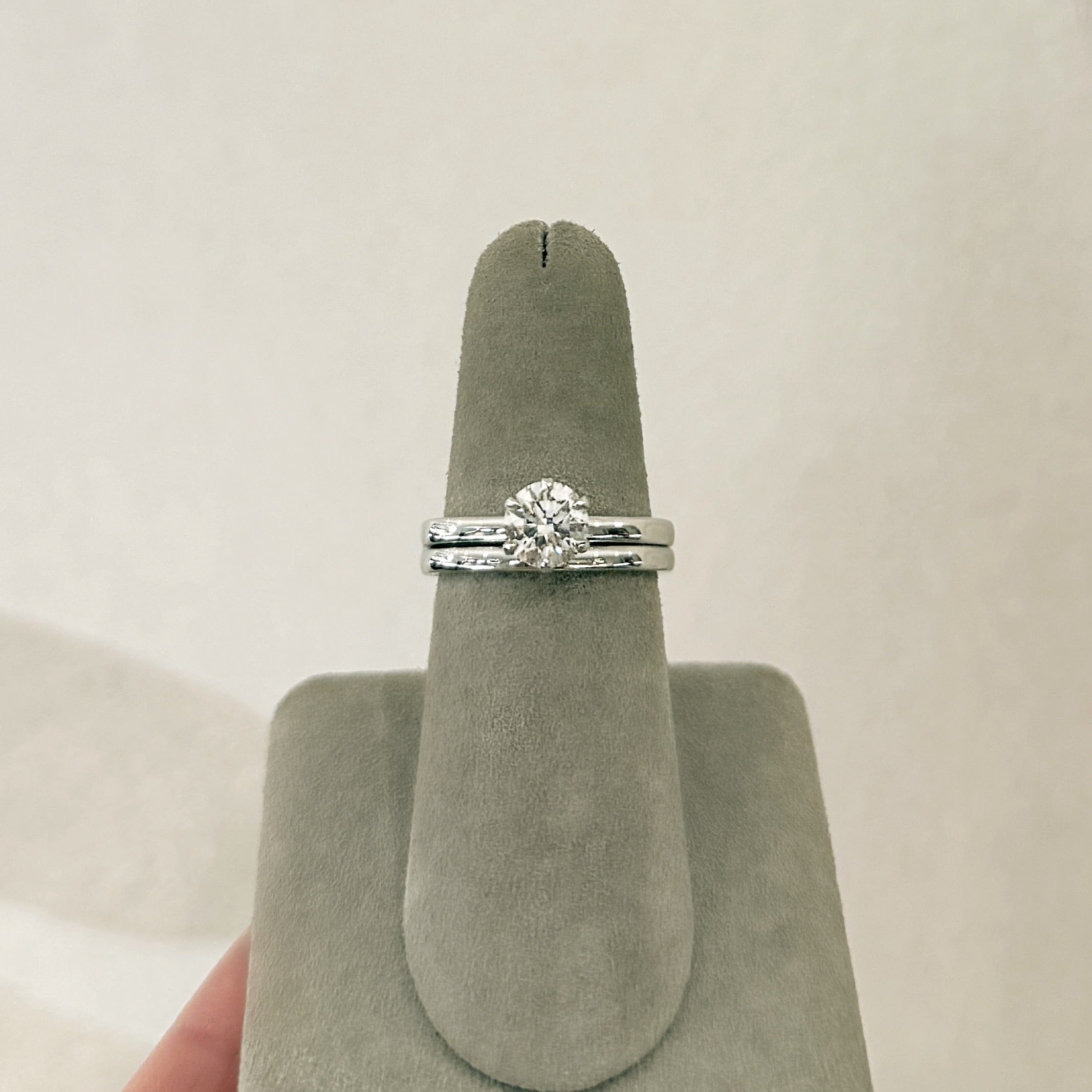 Moyer Collection 14K White Gold 0.90ct Round Brilliant Solitaire Diamond Complete Engagement Ring - 445401