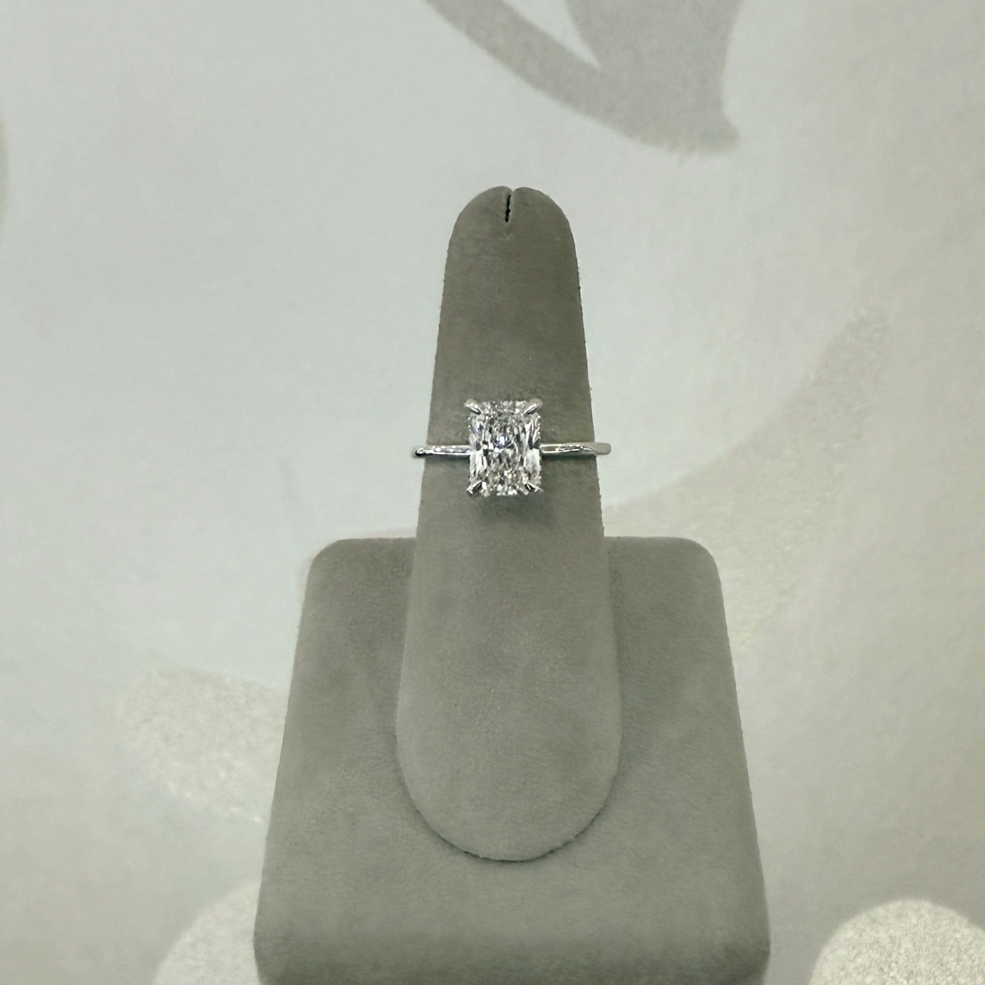 Moyer Collection 18K White Gold 2.01ct Radiant Solitaire Diamond Complete Engagement Ring - 020651