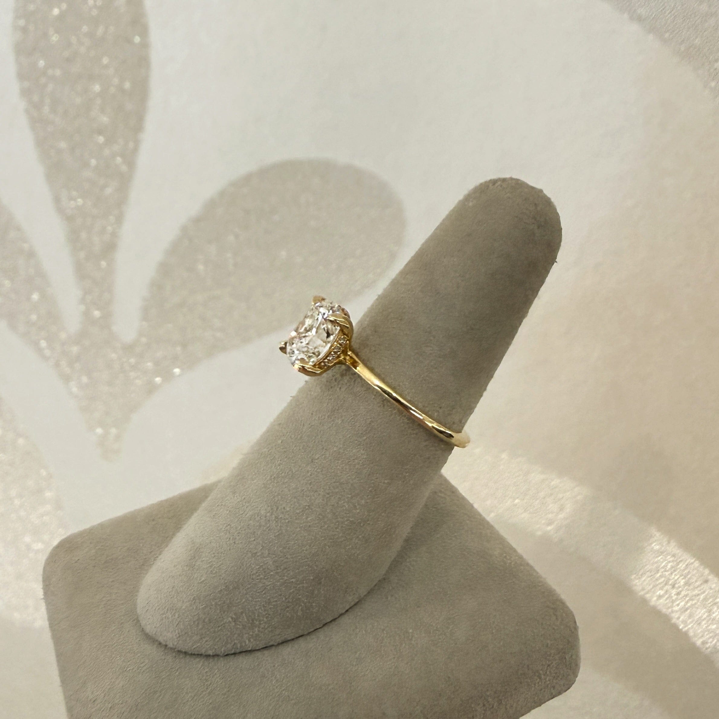 Moyer Collection 18K Yellow Gold 1.55ct Cushion Cut Solitaire Diamond Complete Engagement Ring - 020610