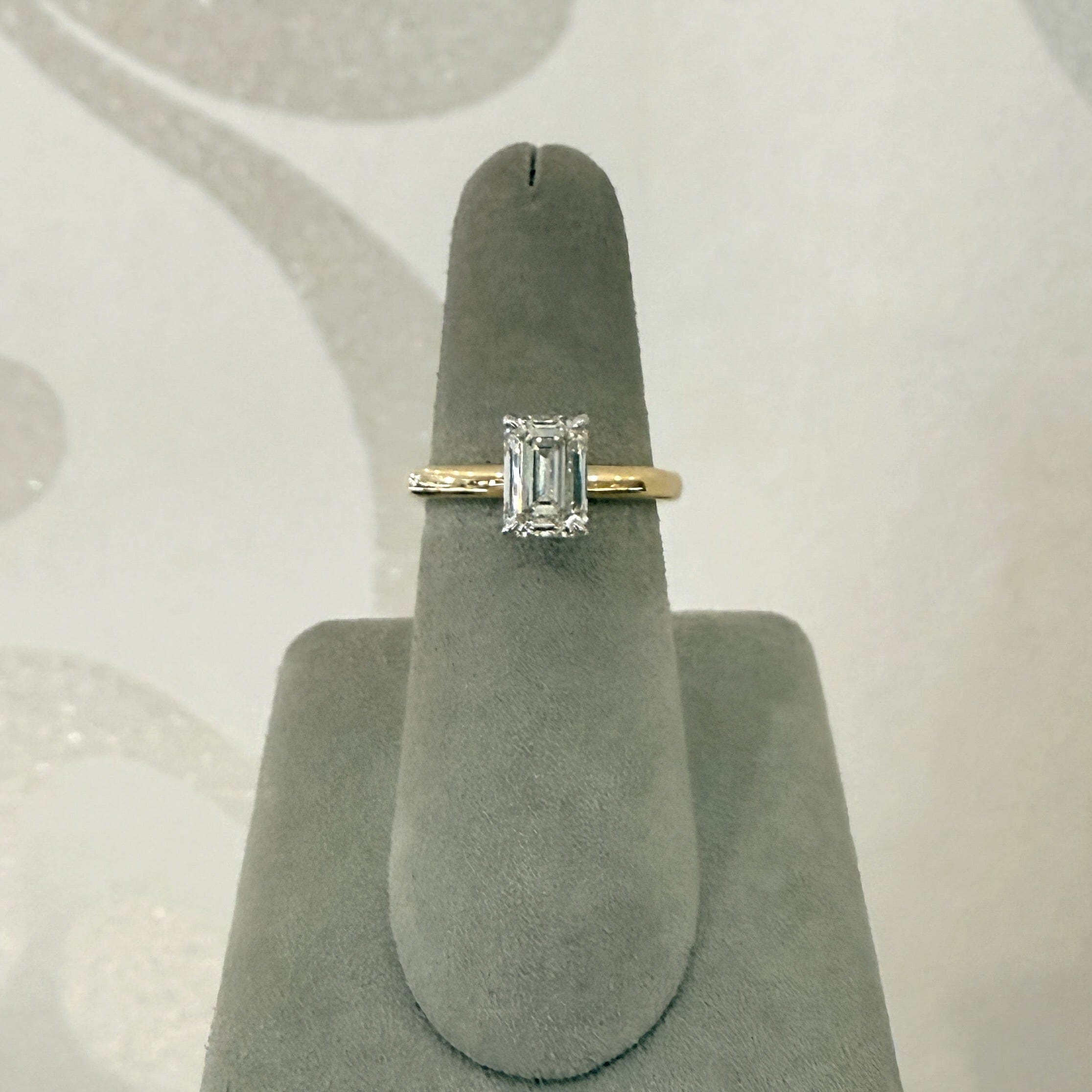 Moyer Collection 18K Yellow Gold 1.50ct Emerald Solitaire Diamond Complete Engagement Ring - 020642