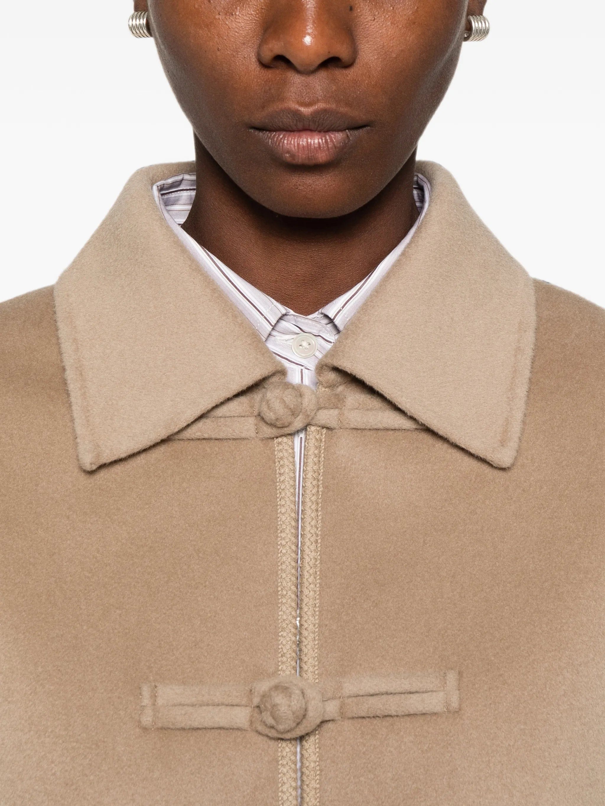 Róhe mandarin-fastening jacket