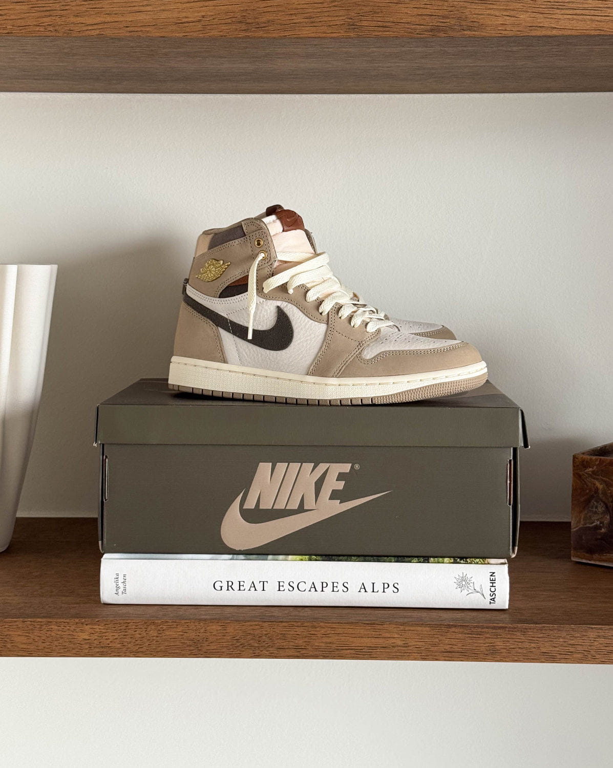 Air Jordan Nike Wmns Air Jordan 1 Retro High OG *Khaki*