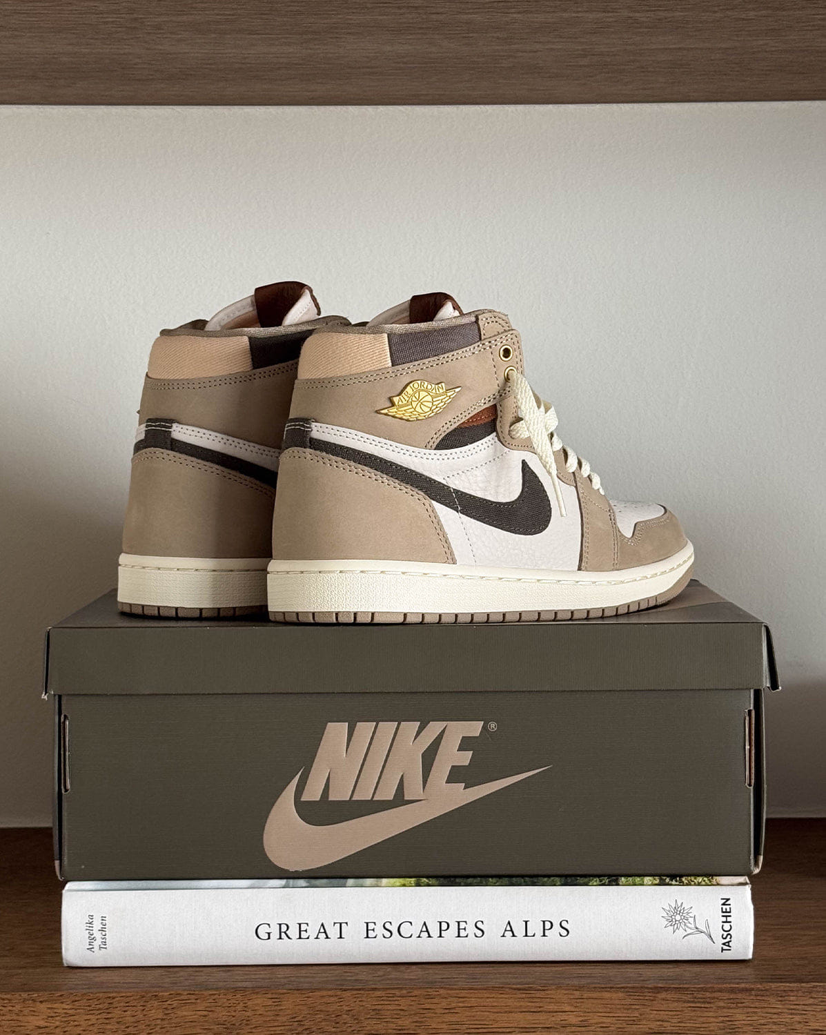 Air Jordan Nike Wmns Air Jordan 1 Retro High OG *Khaki*