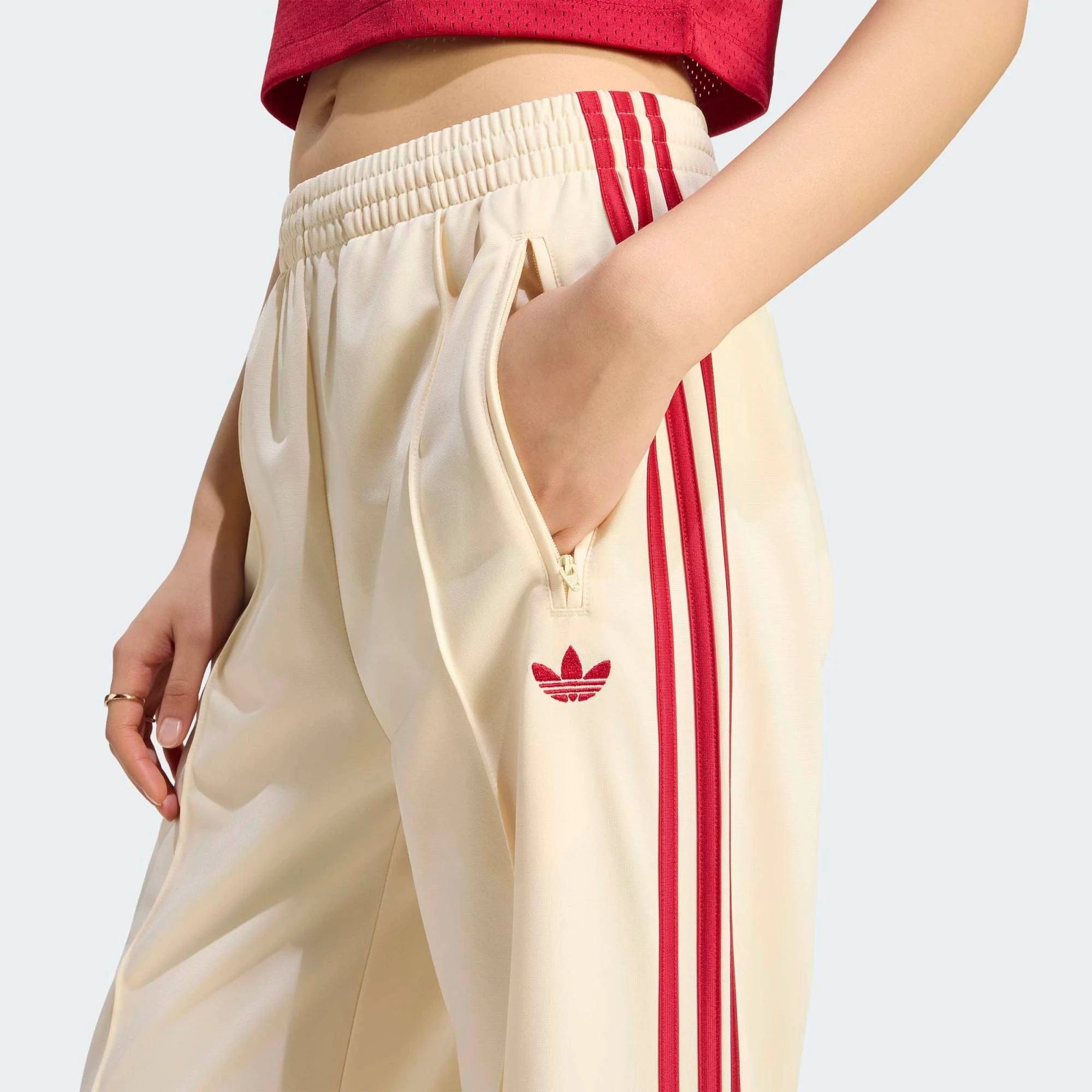 adidas Originals Firebird Loose Damen Track Pants – Warm Vanilla / Team Victory Red