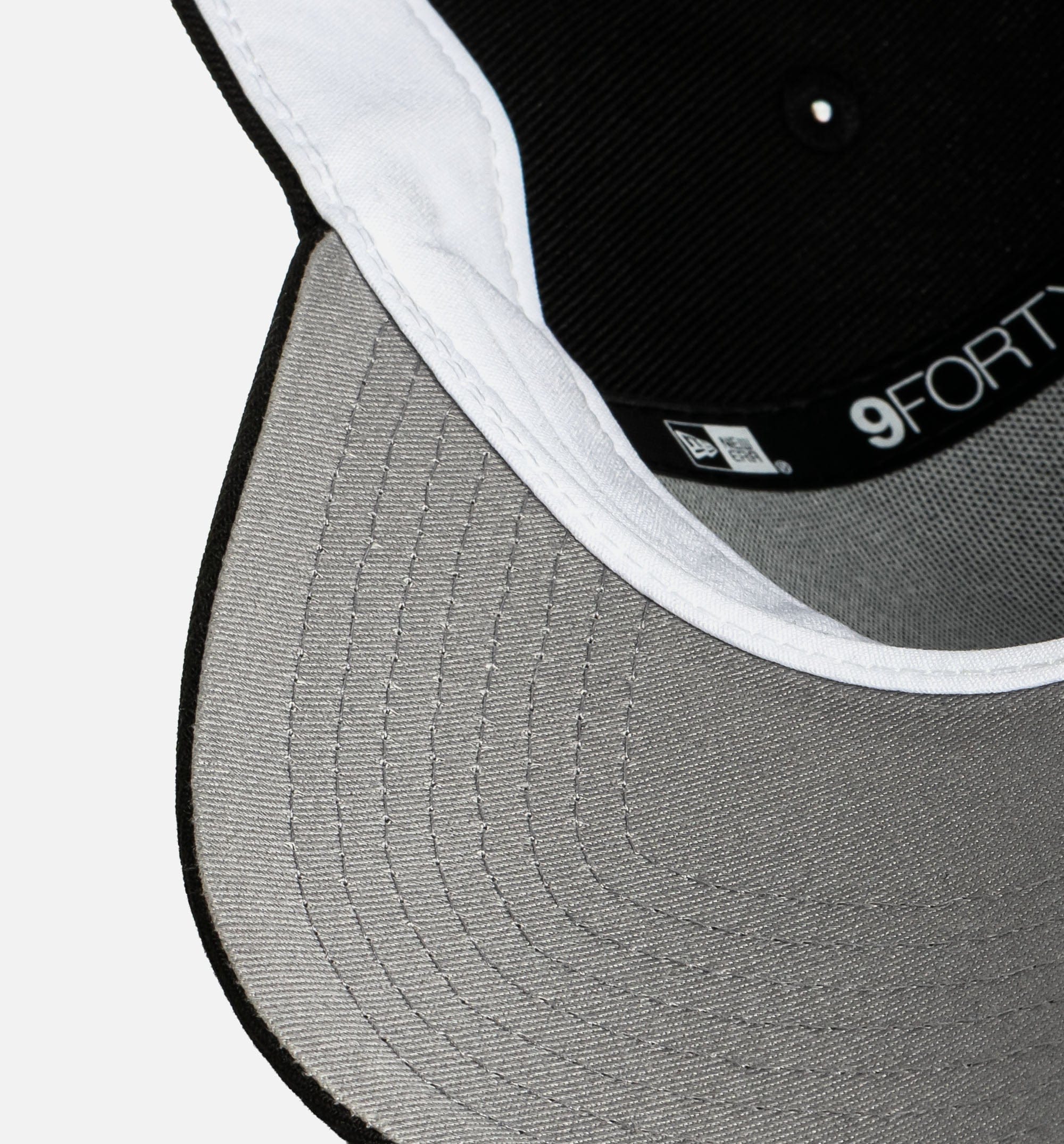 New Era Nice Kicks 940AF Snapback Mens Hat - Black/White