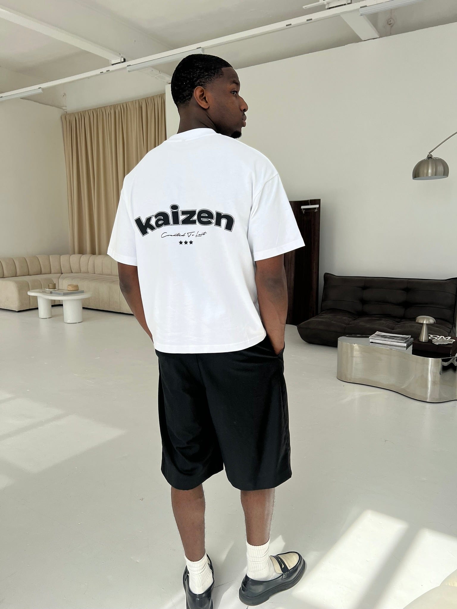 KAIZEN MARKET ARCH TEE WHITE