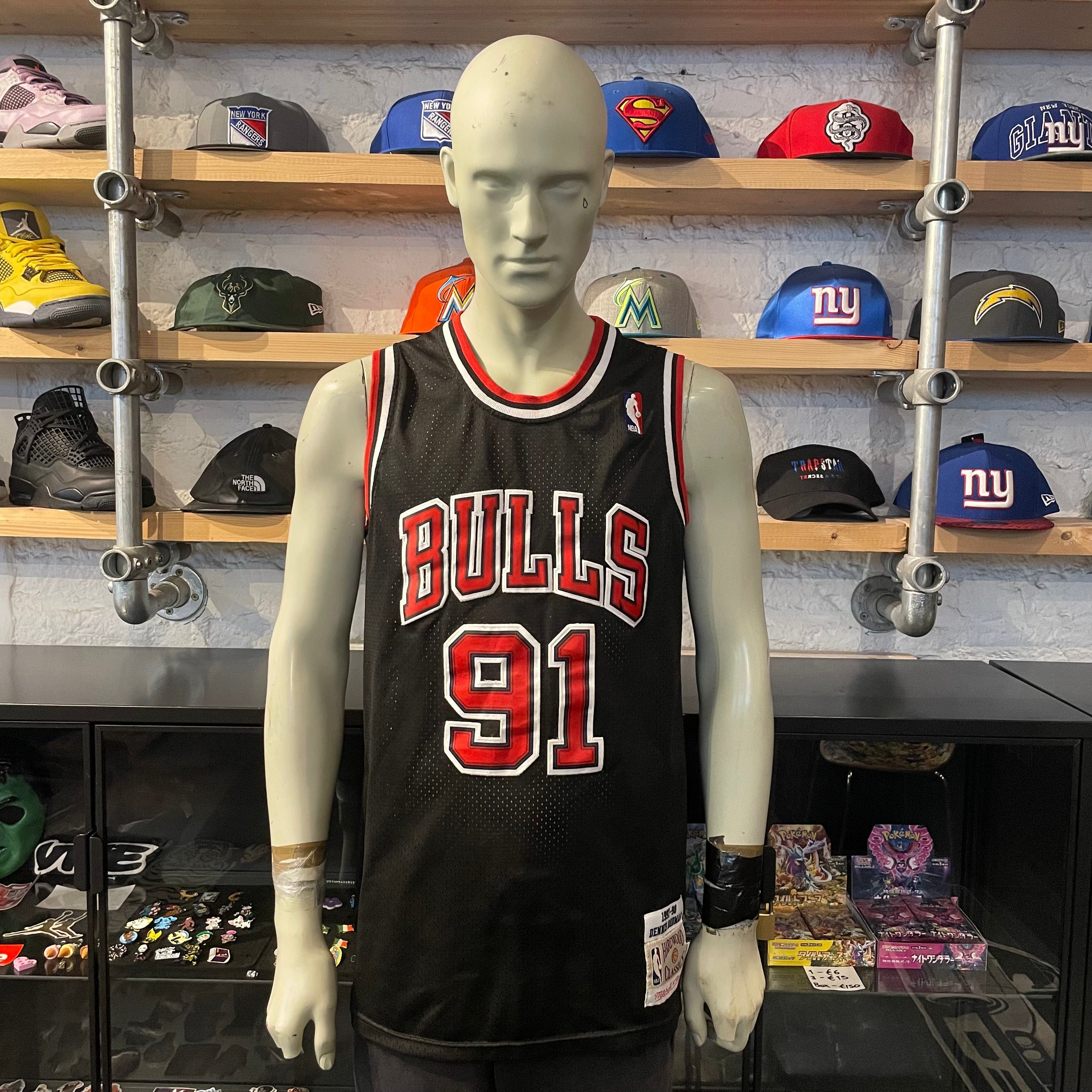 Mitchell & Ness Bulls 'Rodman' Jersey