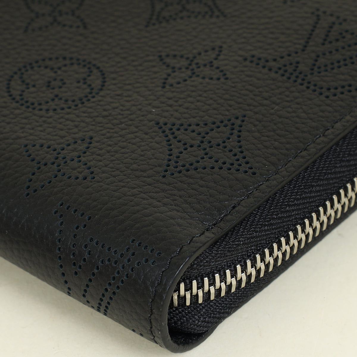 Louis Vuitton Black Monogram Mahina Zippy Wallet