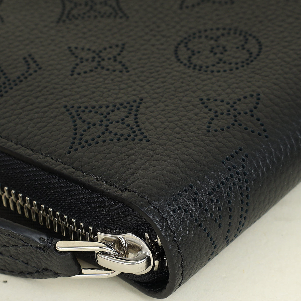 Louis Vuitton Black Monogram Mahina Zippy Wallet