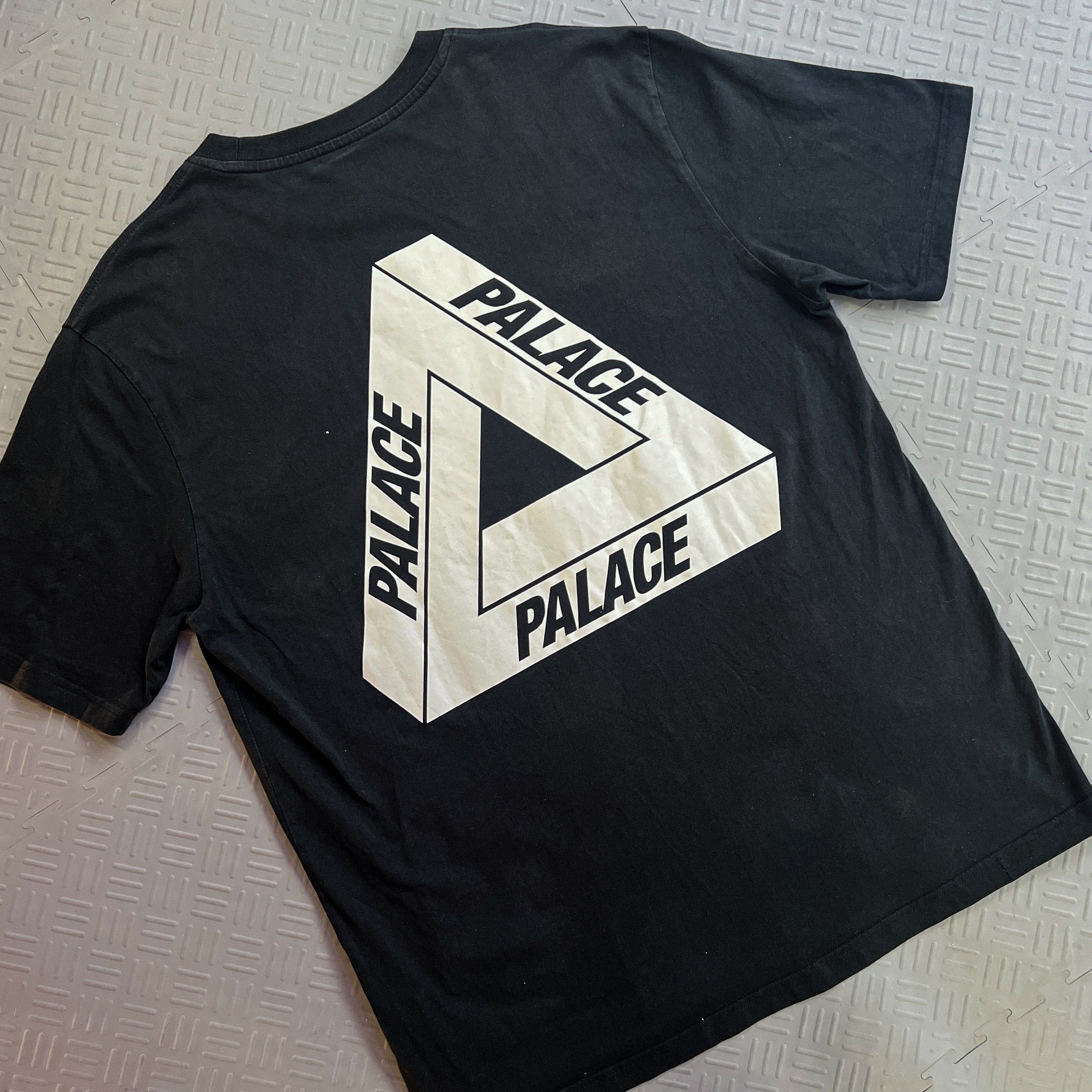 Palace Friends & Family Tri Ferg Tee (XL)