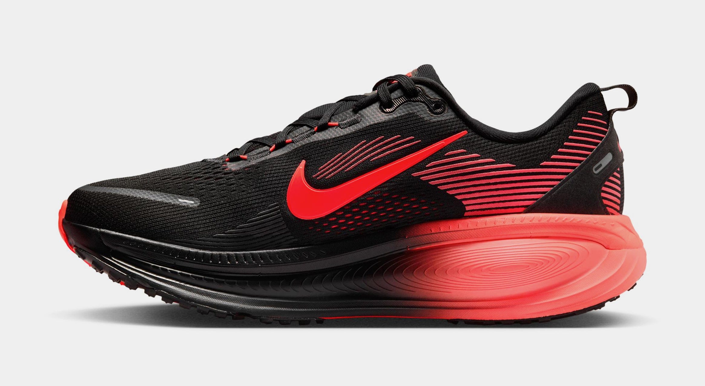 Nike Vomero 18 Mens Running Shoes (Black/Bright Crimson/University Red)