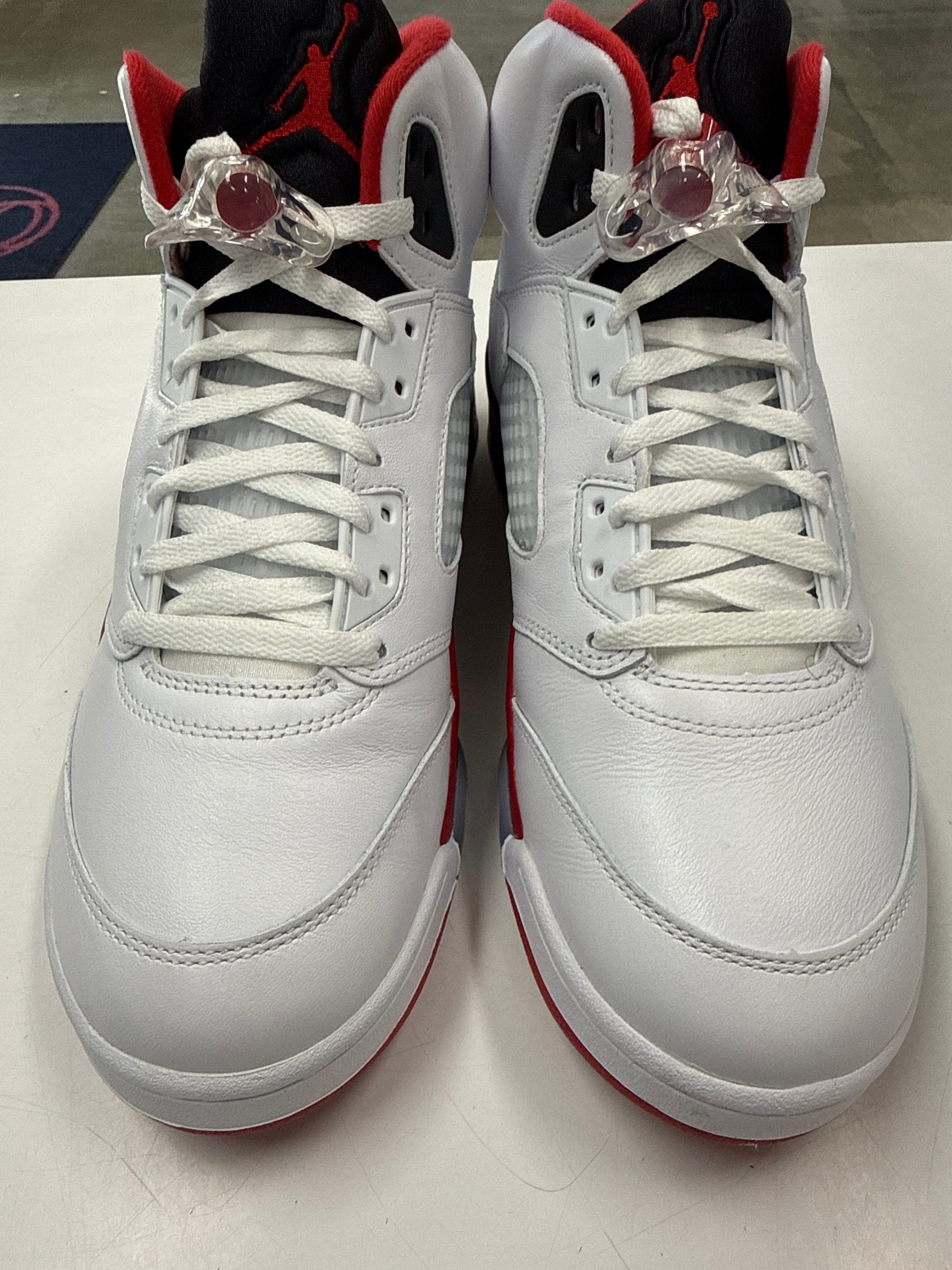 AIR JORDAN 5 FIRE RED BLACK TONGUE 2025 - SIZE 10.5 (WORN)