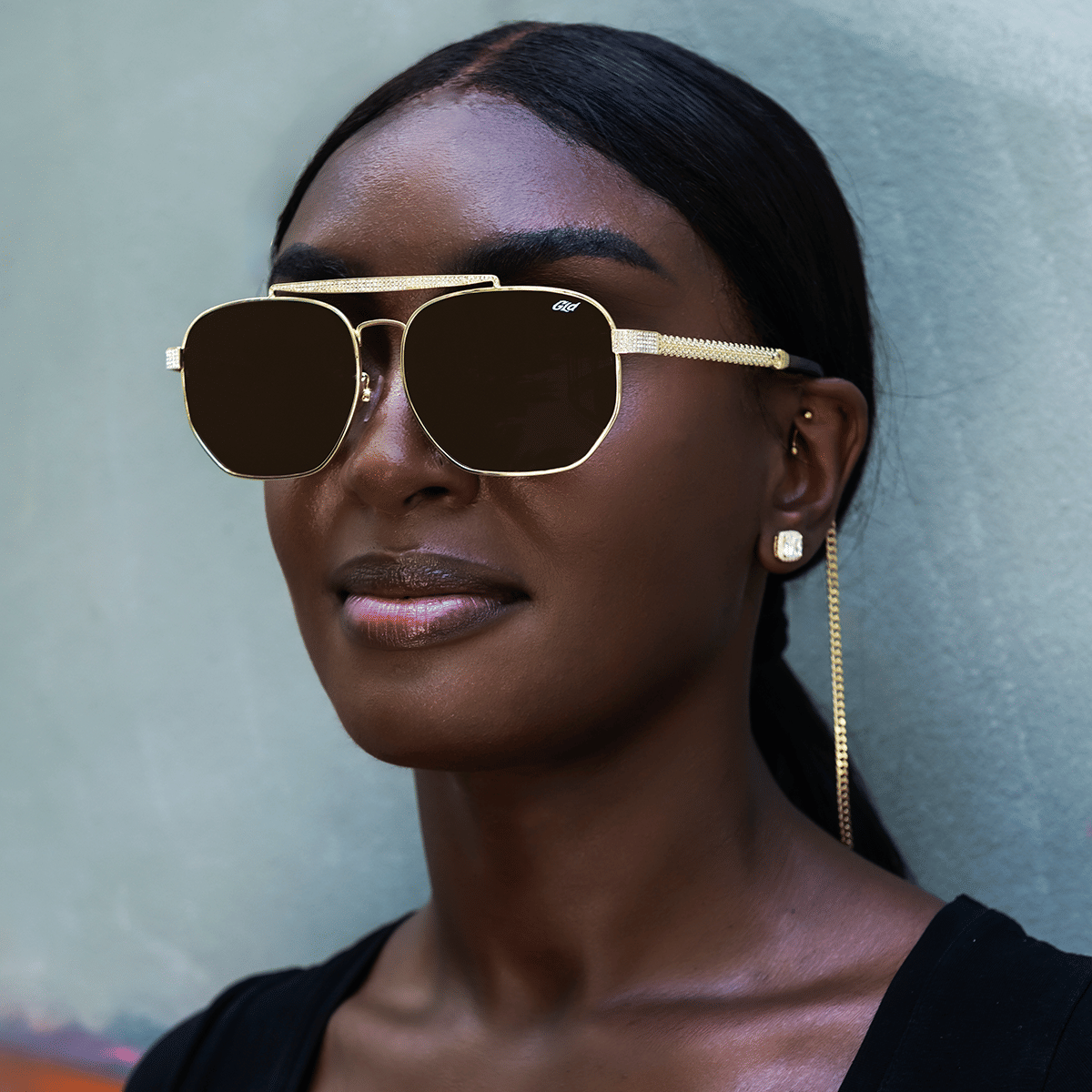 GLD PROMO - WOMEN The Grove Sunglasses in Yellow Gold with Sunglass Chain