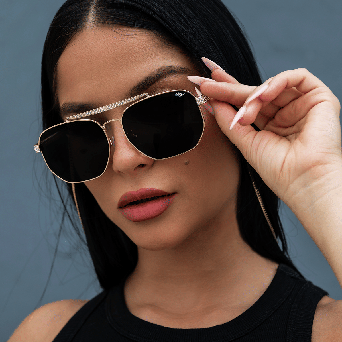 GLD PROMO - WOMEN The Grove Sunglasses in Yellow Gold with Sunglass Chain