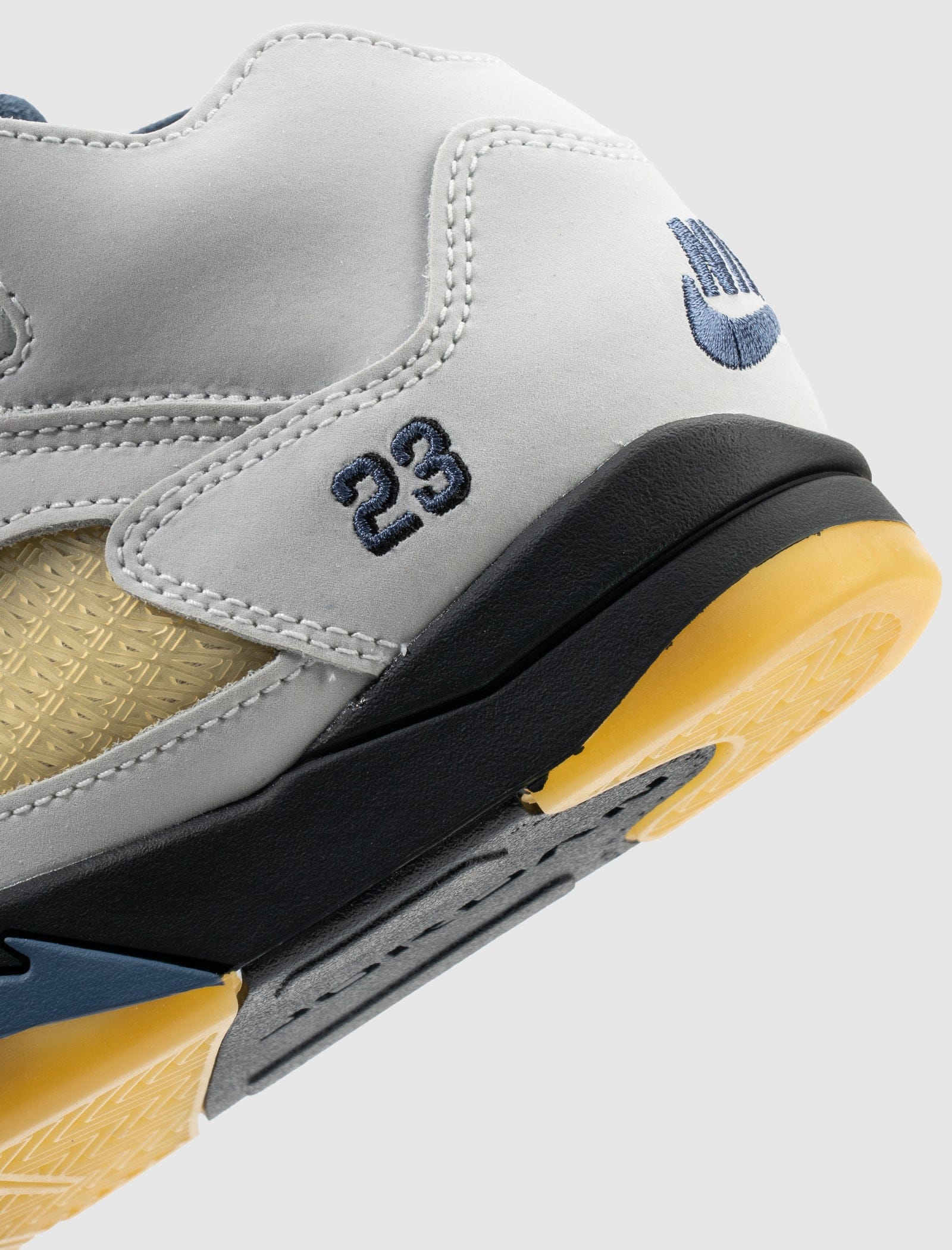 Air Jordan A MA MANIÉRE X AIR JORDAN V "DAWN" PS