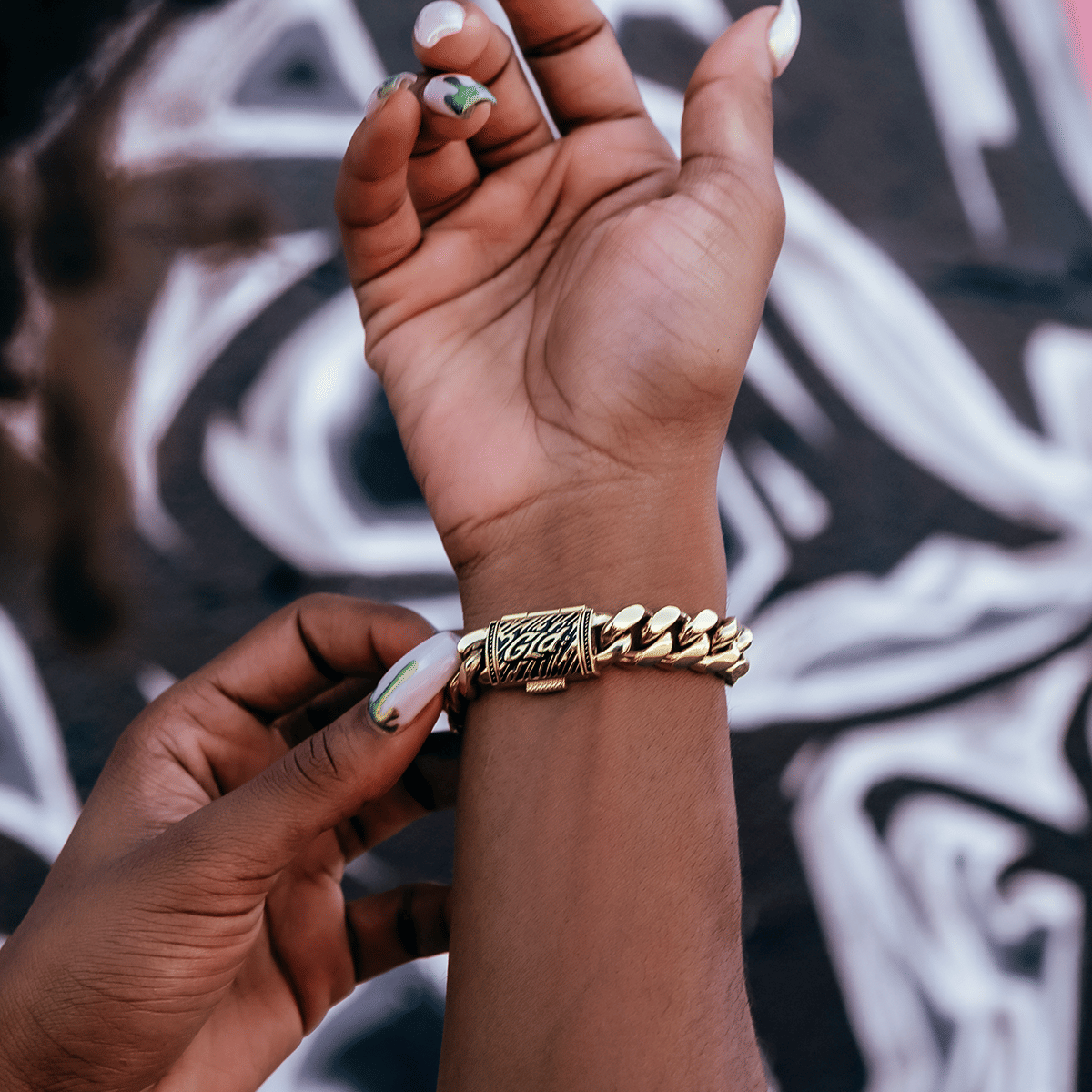 GLD Women Signature Cuban Link Bracelet in Yellow Gold - 12mm