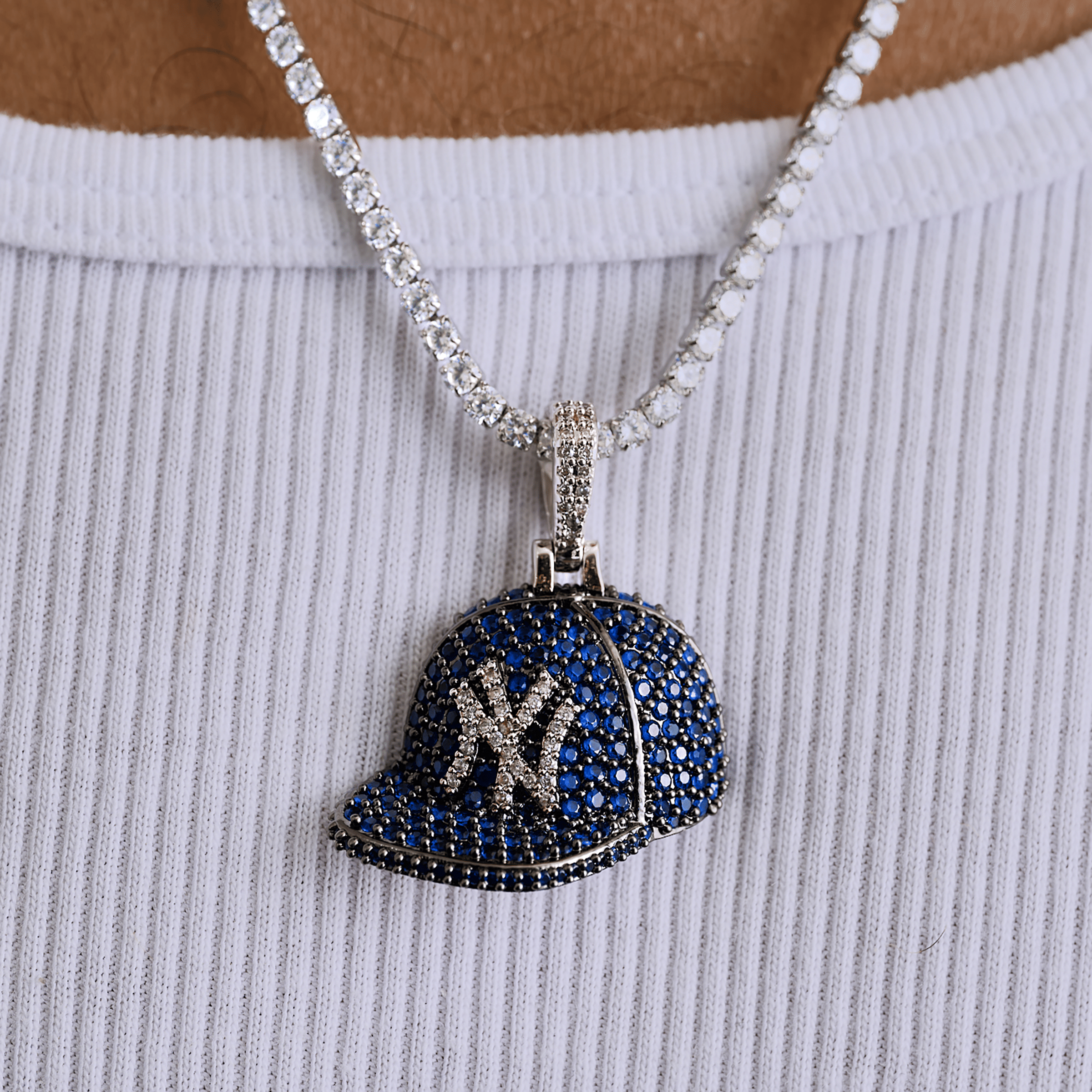GLD Men Yankees Official MLB Baseball Cap Logo Pendant in White Gold