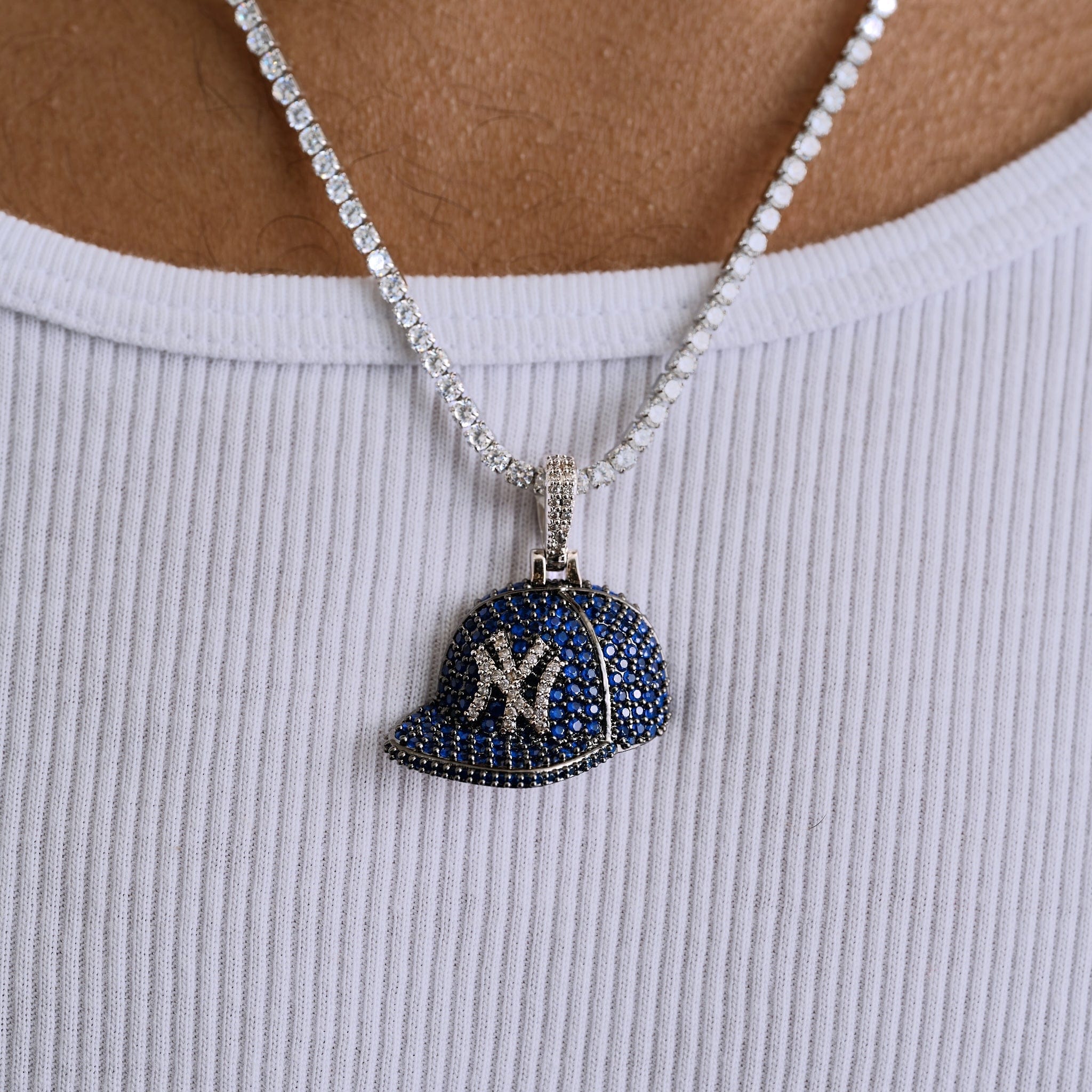 GLD Men Yankees Official MLB Baseball Cap Logo Pendant in White Gold