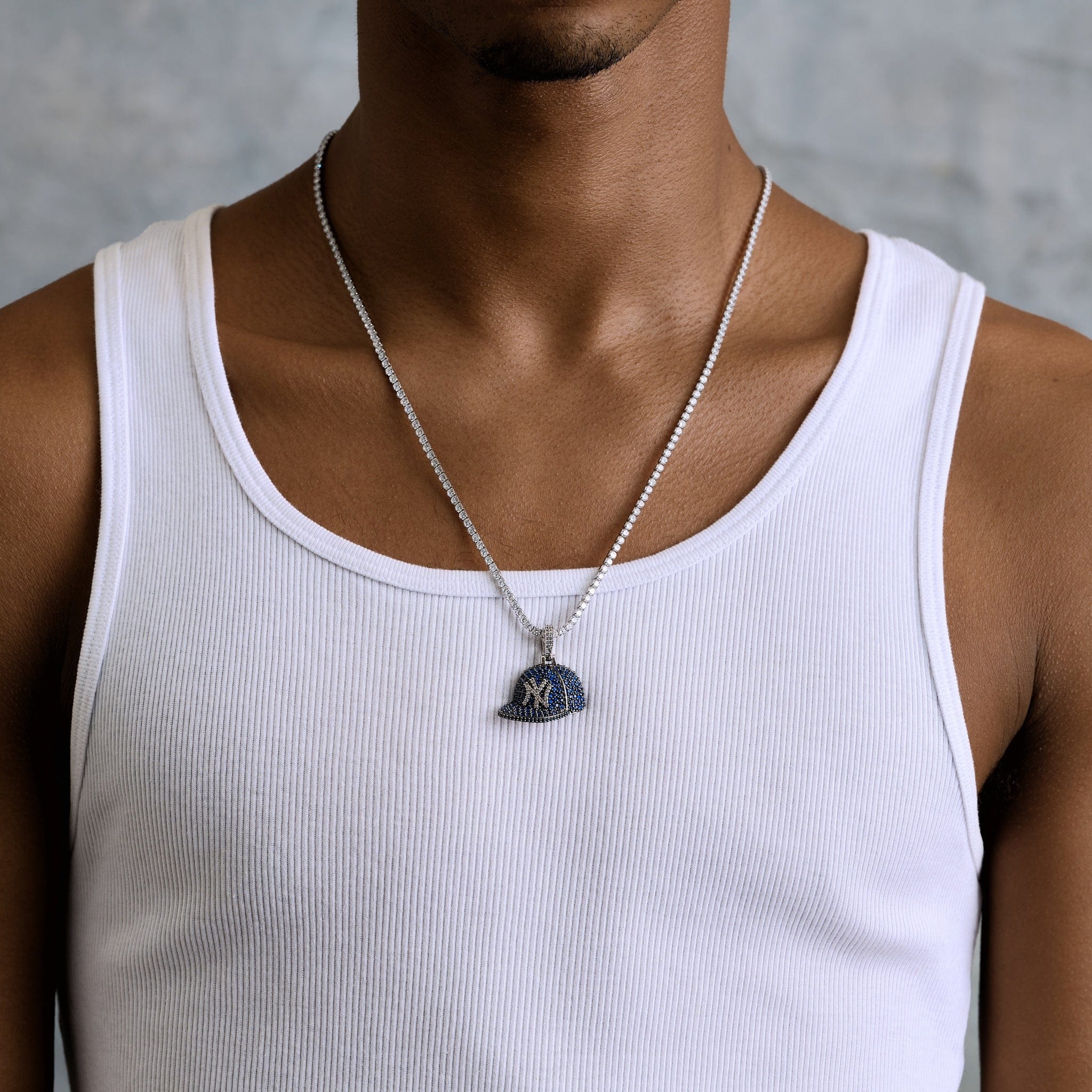 GLD Men Yankees Official MLB Baseball Cap Logo Pendant in White Gold