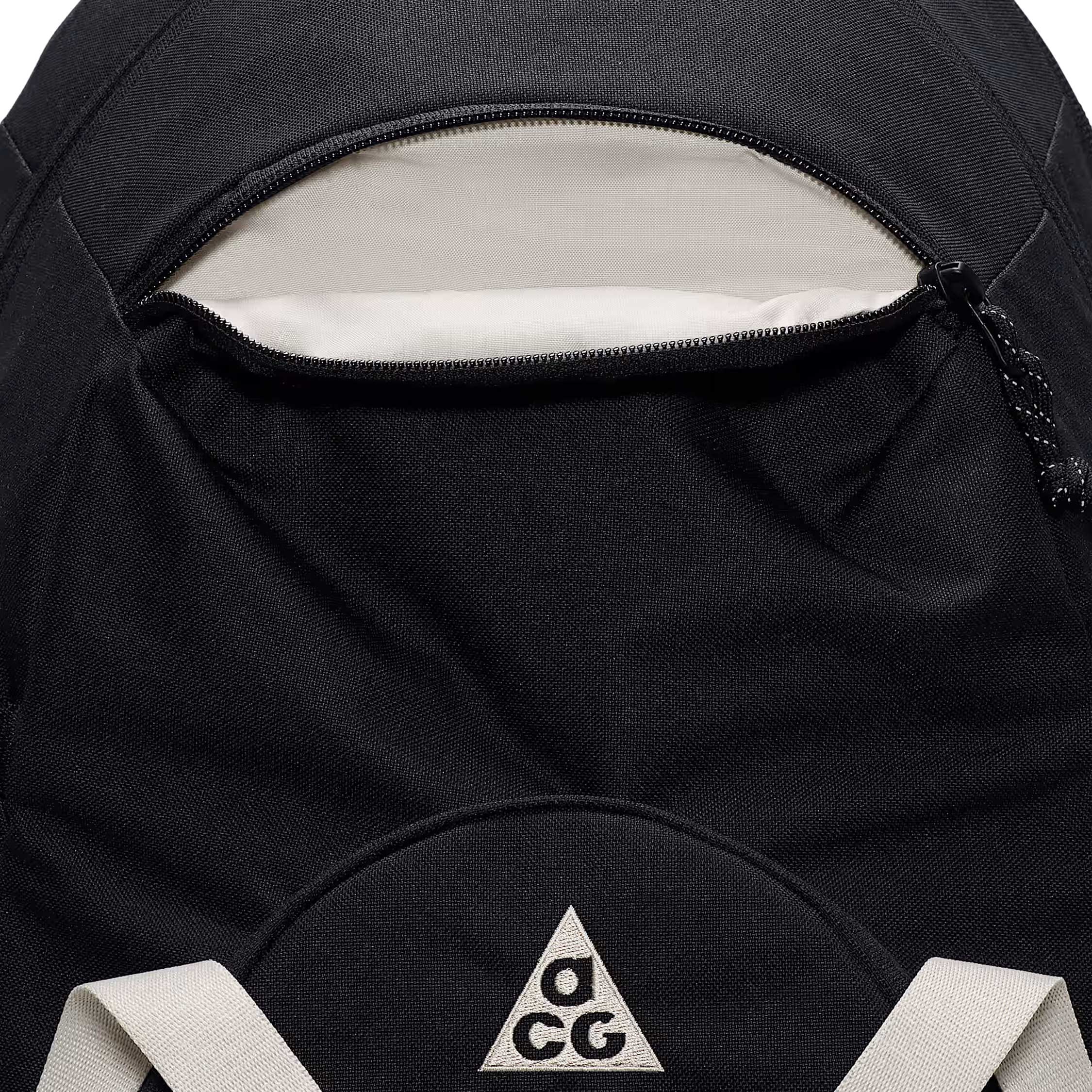Nike ACG "Daymax" Backpack (25L)