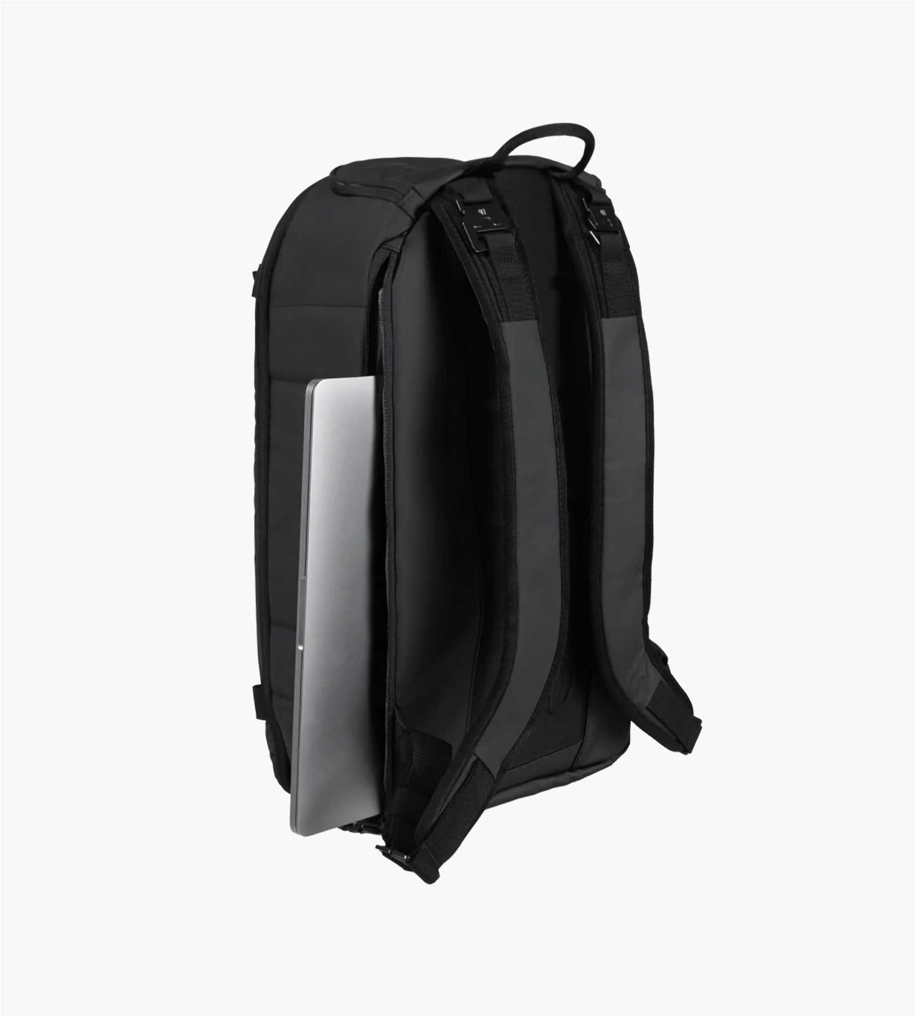 D__b__™ The Ramverk 21L Backpack Black Out
