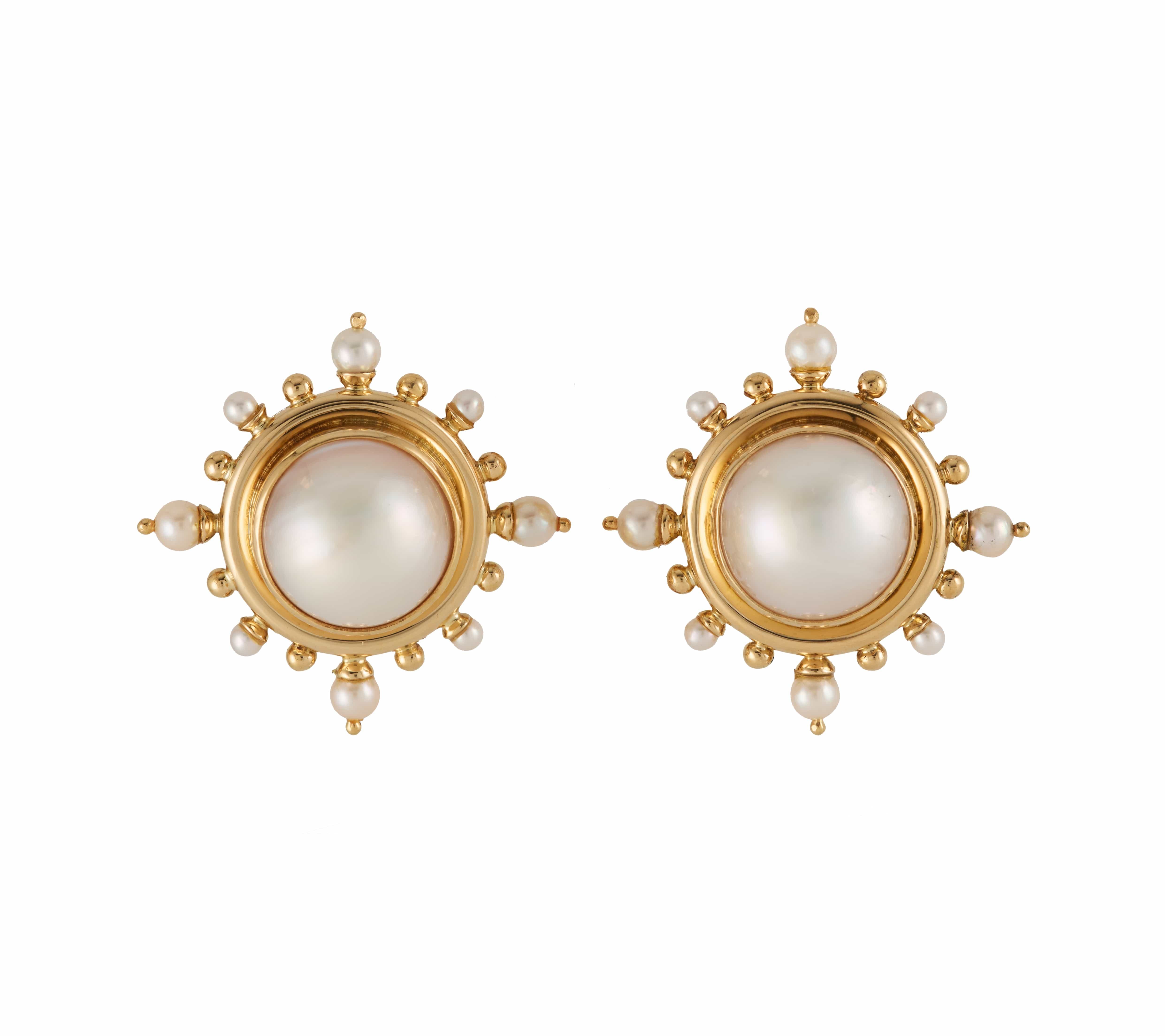 Elizabeth Locke Mabe Pearl Omega Back Earrings in 18K