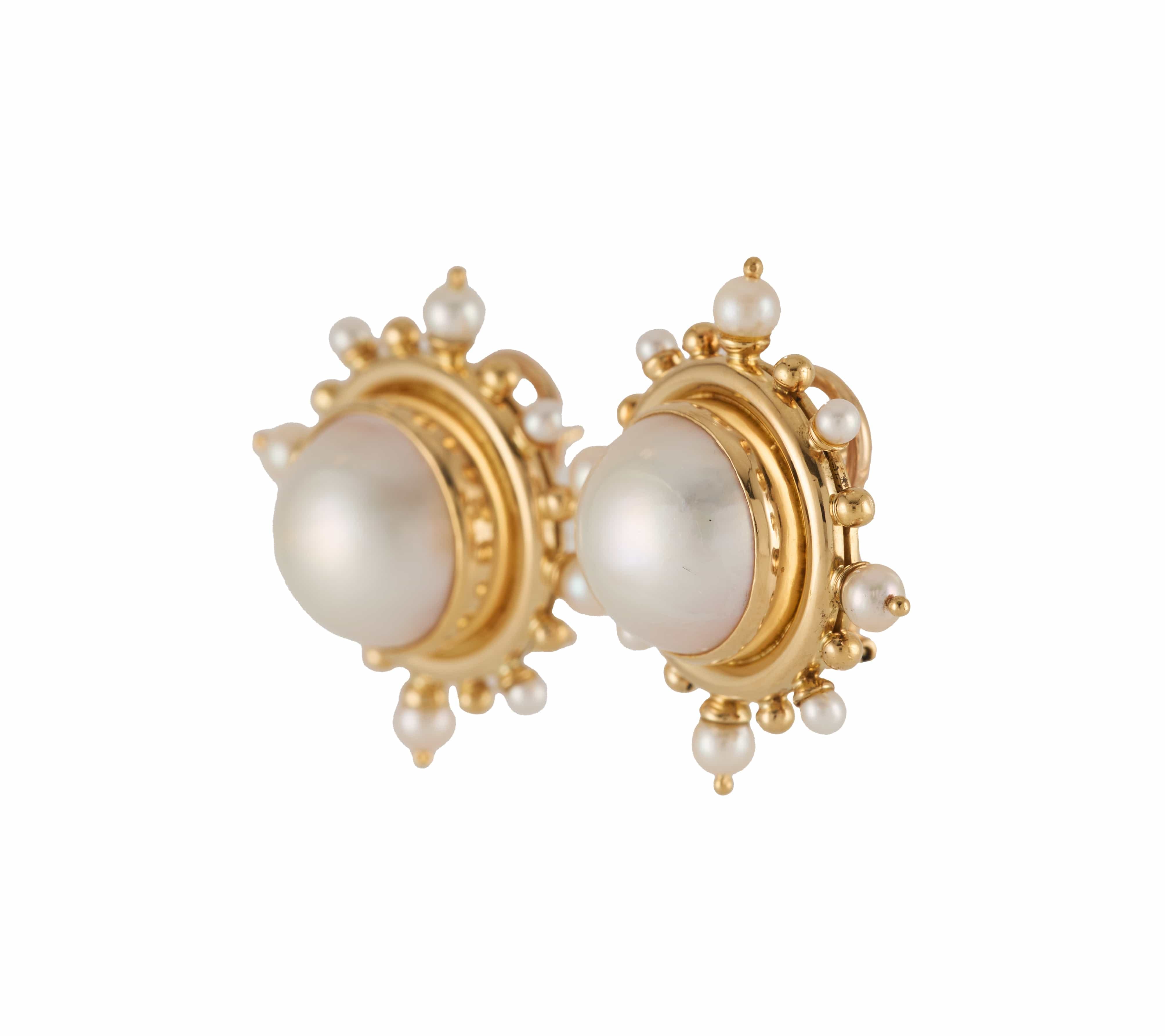 Elizabeth Locke Mabe Pearl Omega Back Earrings in 18K