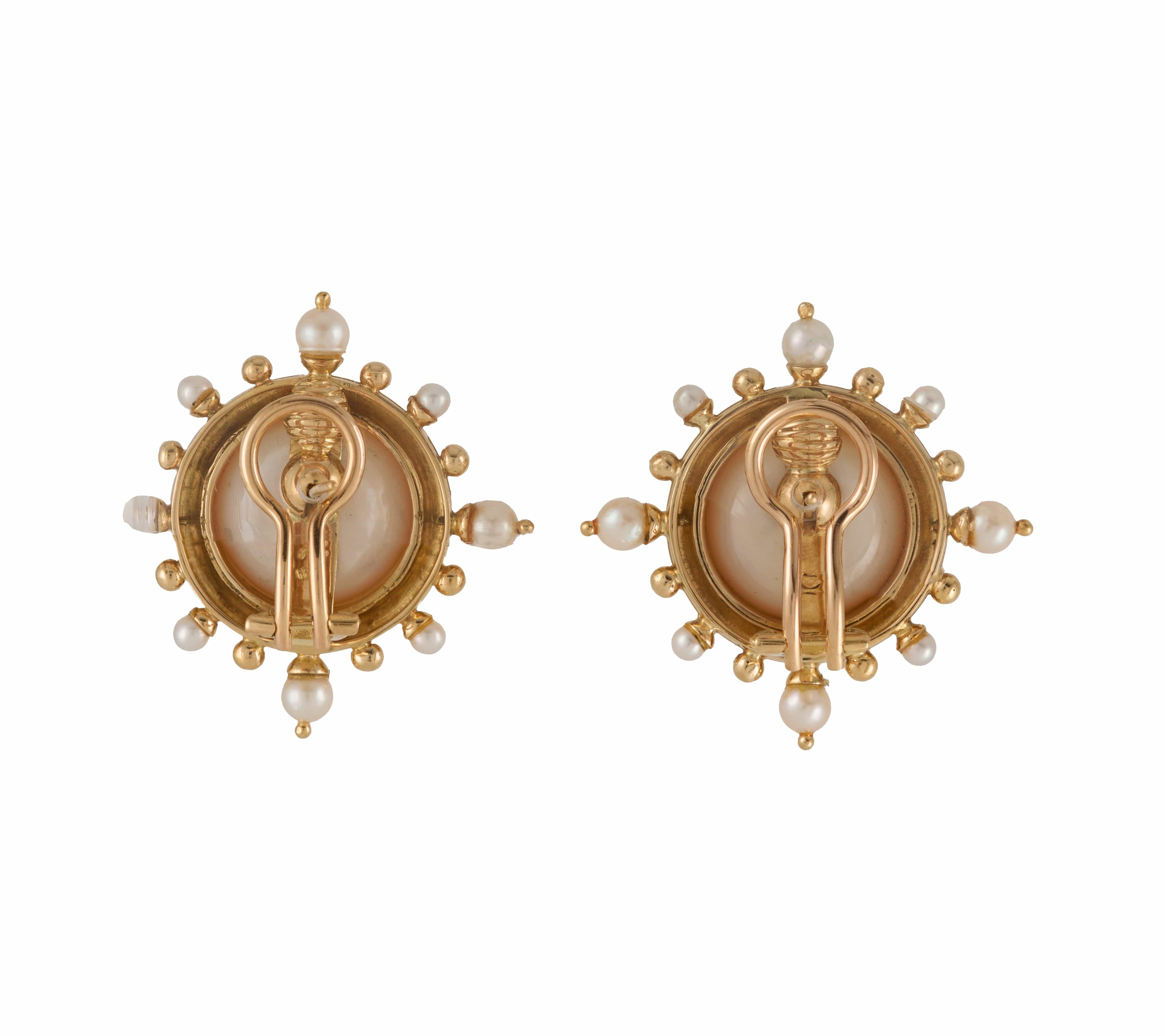 Elizabeth Locke Mabe Pearl Omega Back Earrings in 18K