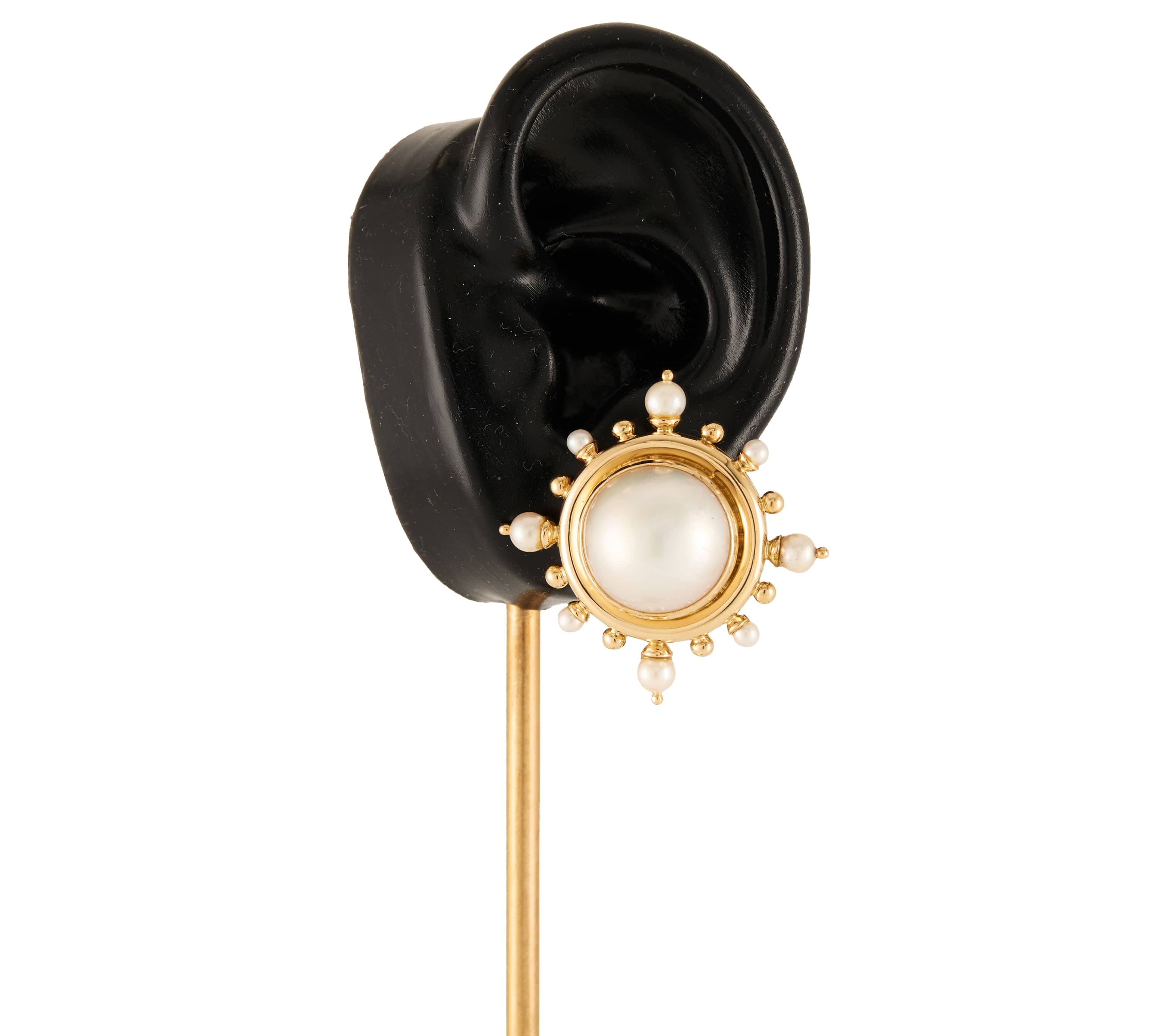 Elizabeth Locke Mabe Pearl Omega Back Earrings in 18K