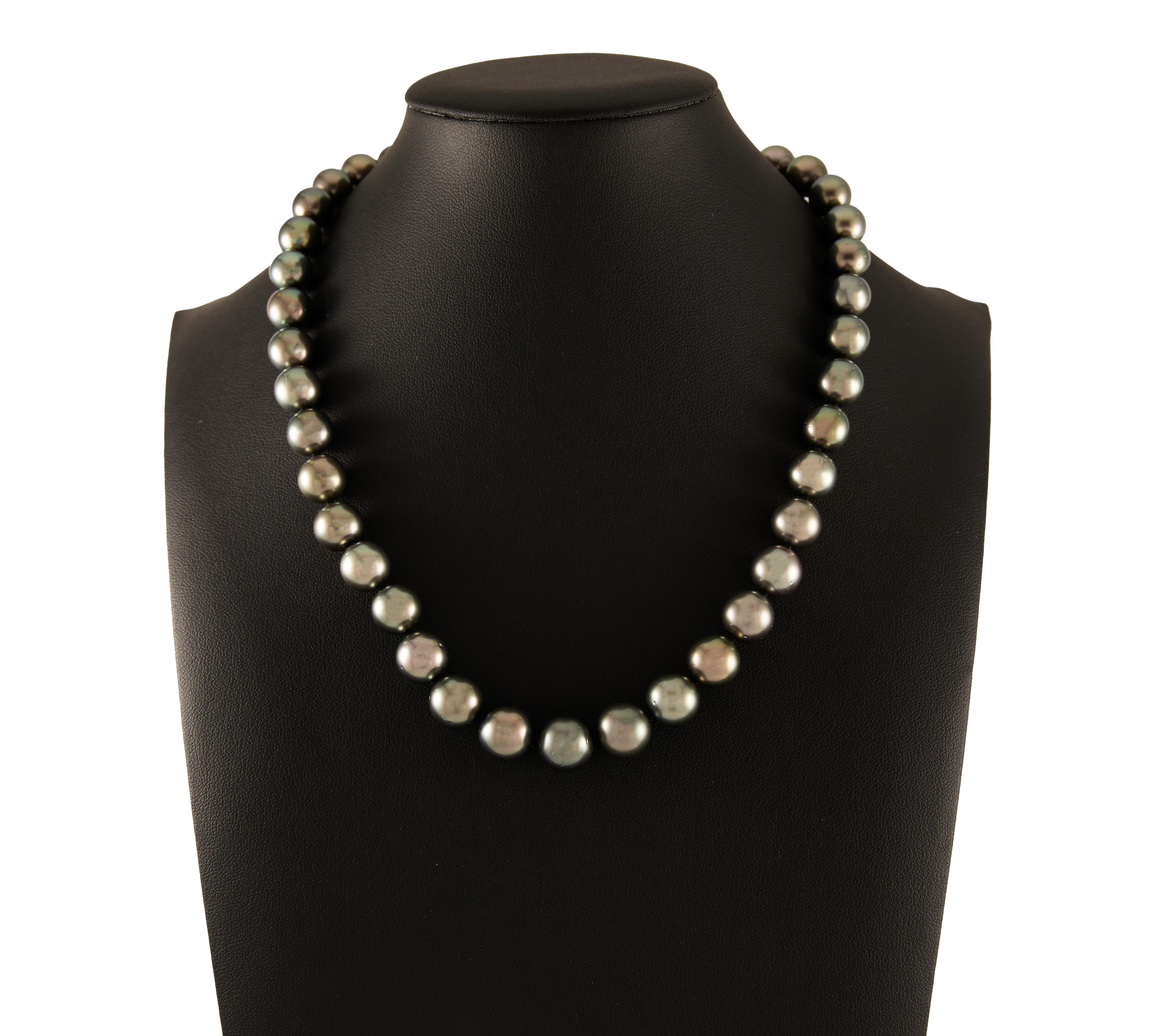 Iridesse 0.15ctw Diamond and Tahitian Pearl Graduated Strand Necklace in 18K