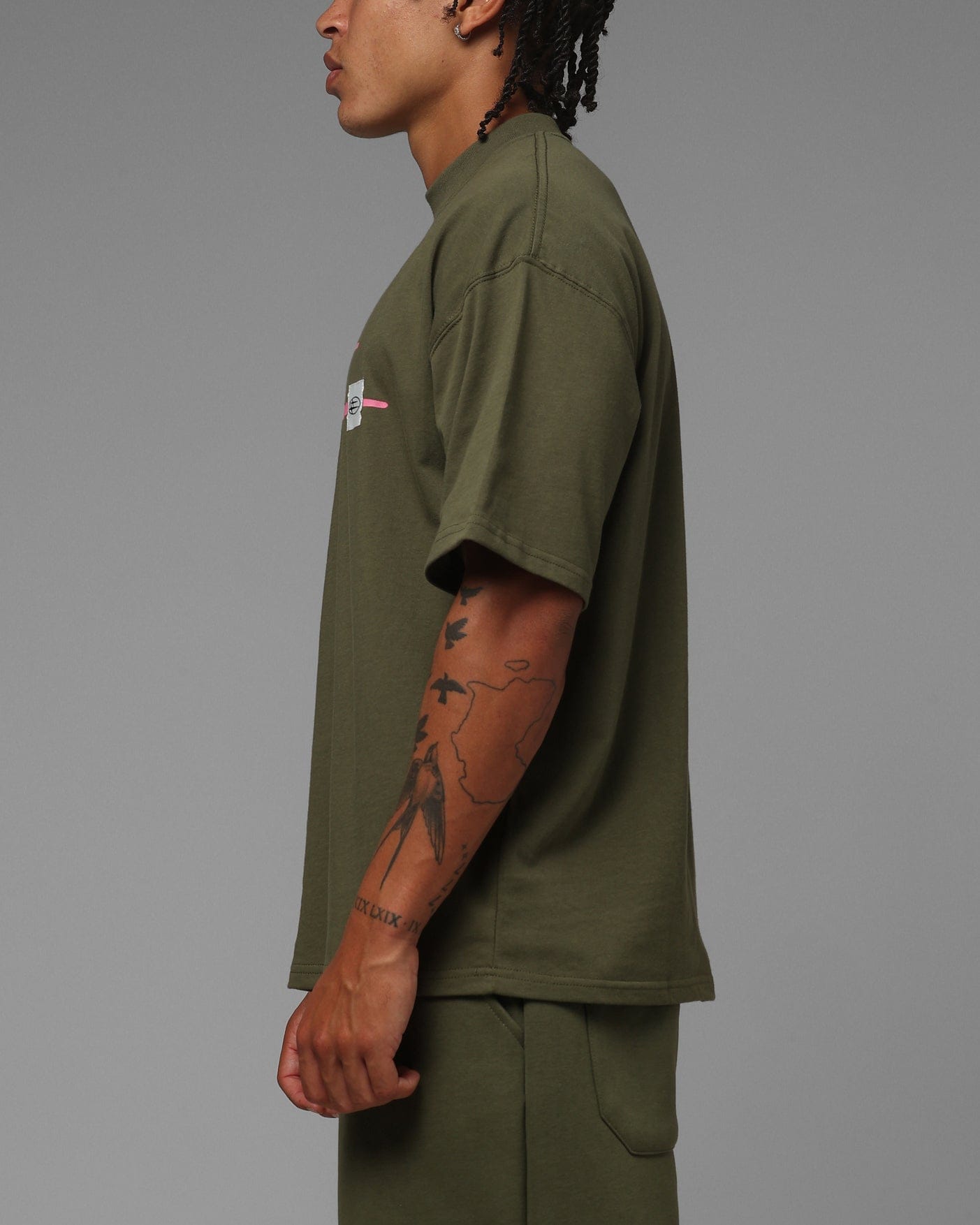 Loiter Hybrid Premium T-Shirt Olive/Pink