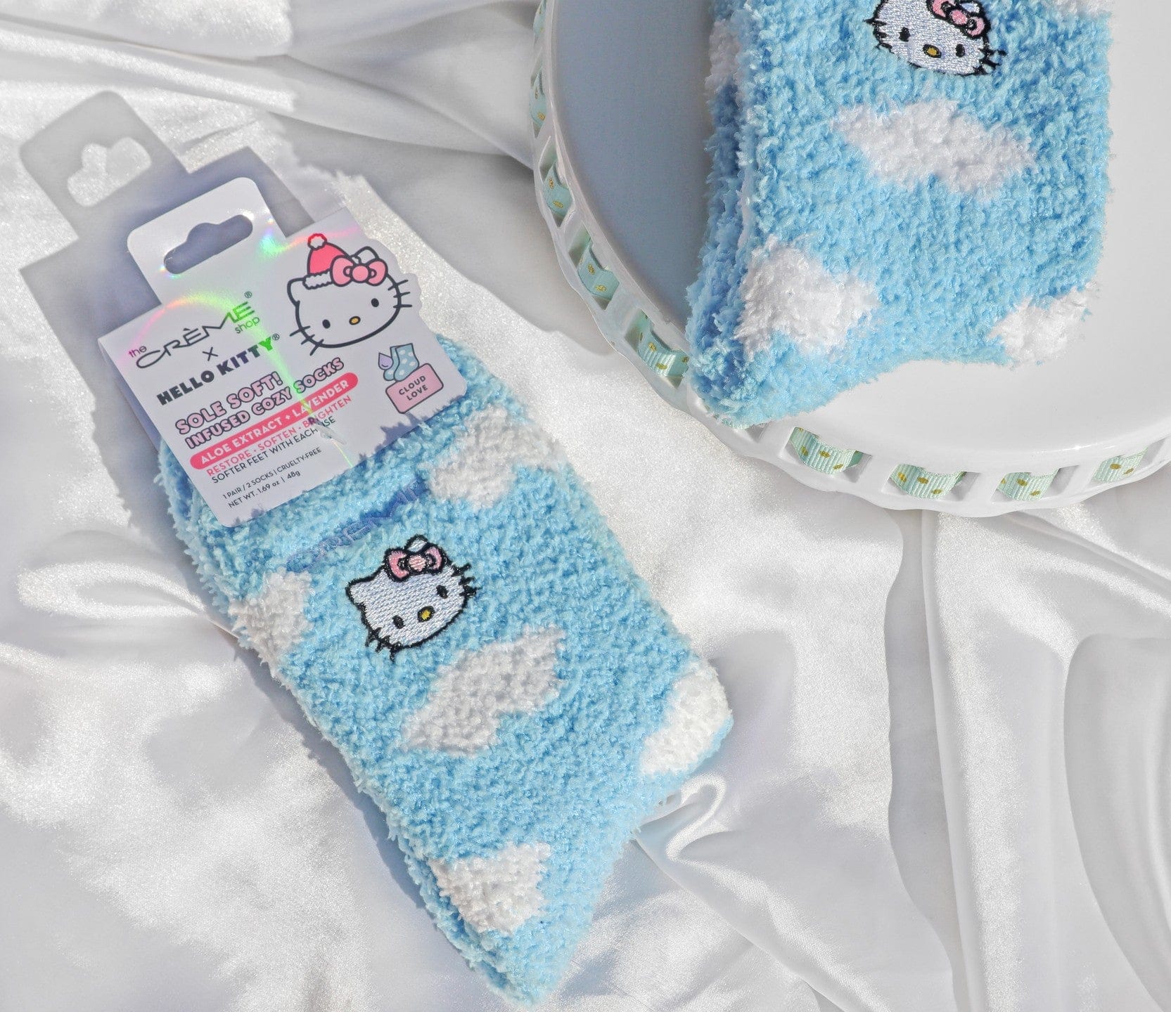 CREME The Creme Shop x Hello Kitty Pluffy Soft! Infused Cozy Socks