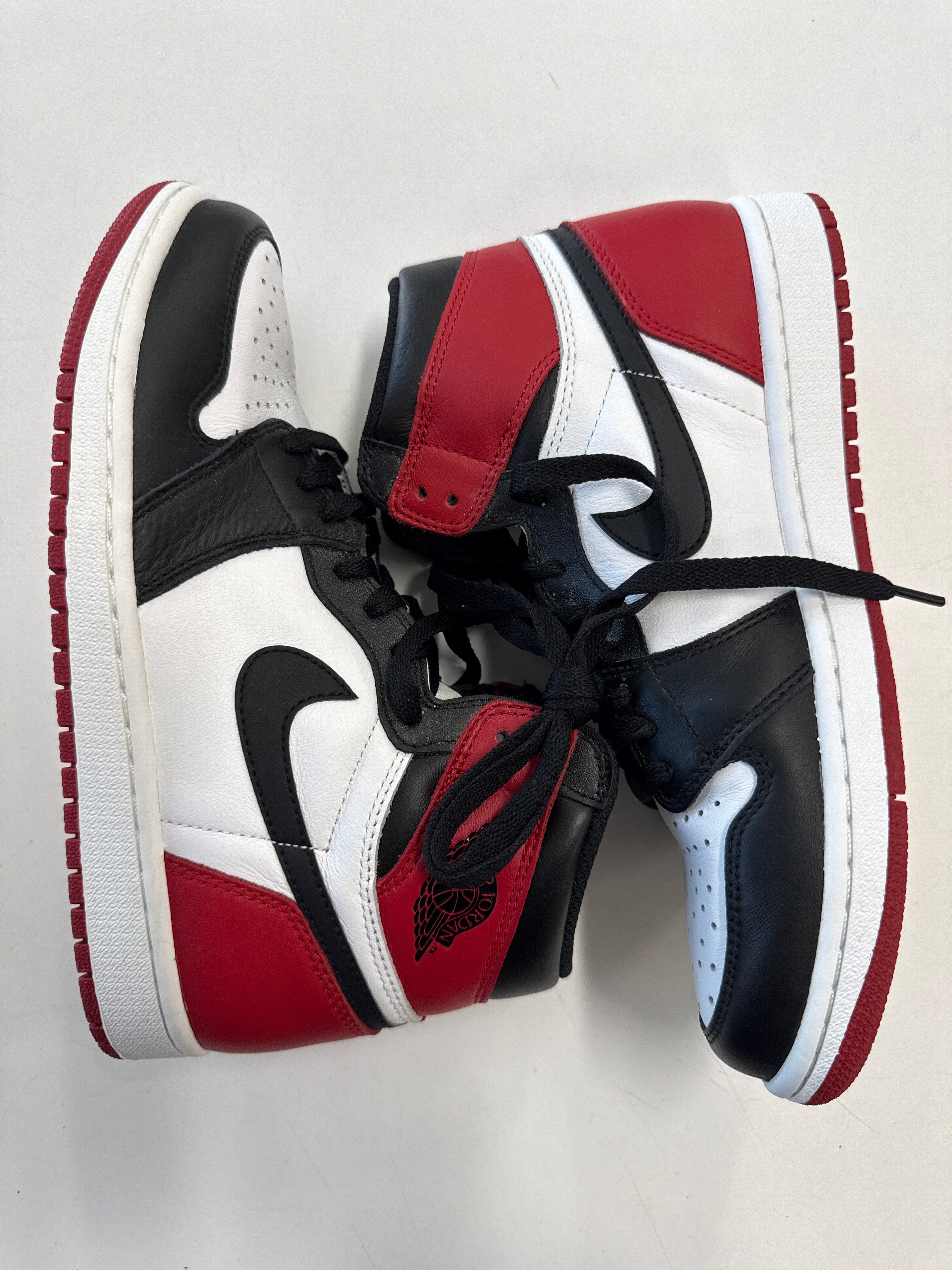 AIR JORDAN 1 HIGH BLACK TOE 2016 - SIZE 8 (WORN)