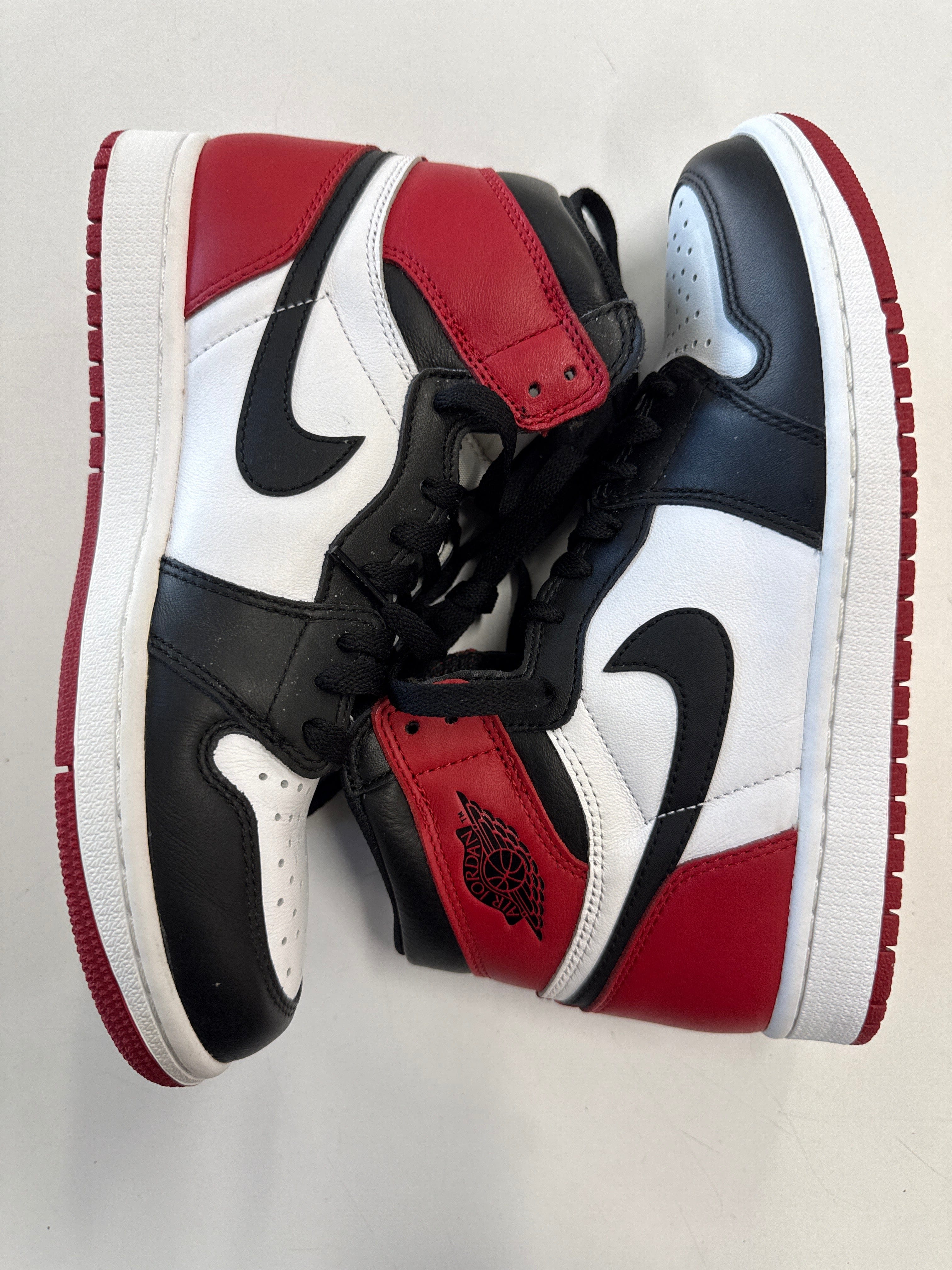 AIR JORDAN 1 HIGH BLACK TOE 2016 - SIZE 8 (WORN)