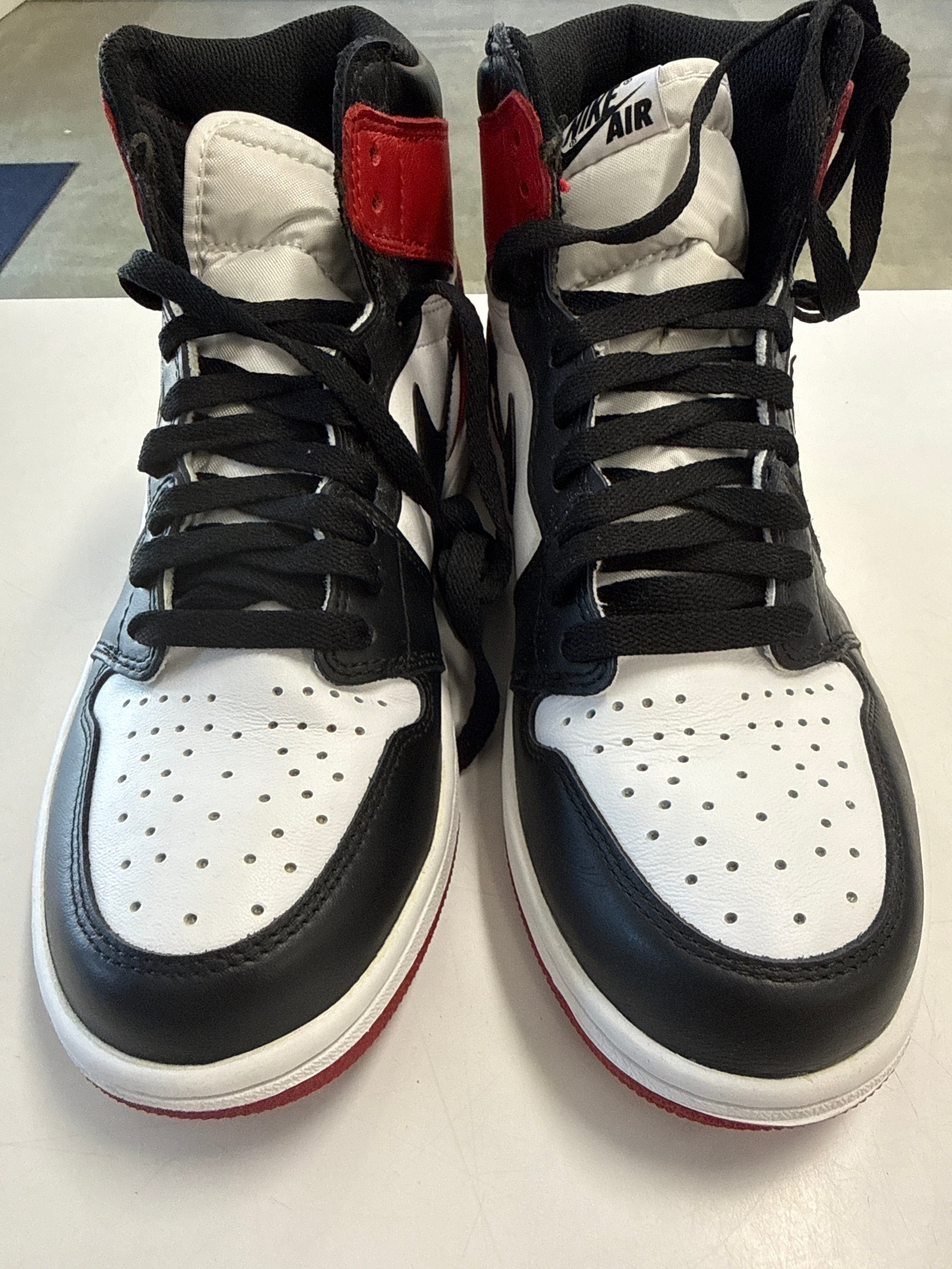 AIR JORDAN 1 HIGH BLACK TOE 2016 - SIZE 8 (WORN)