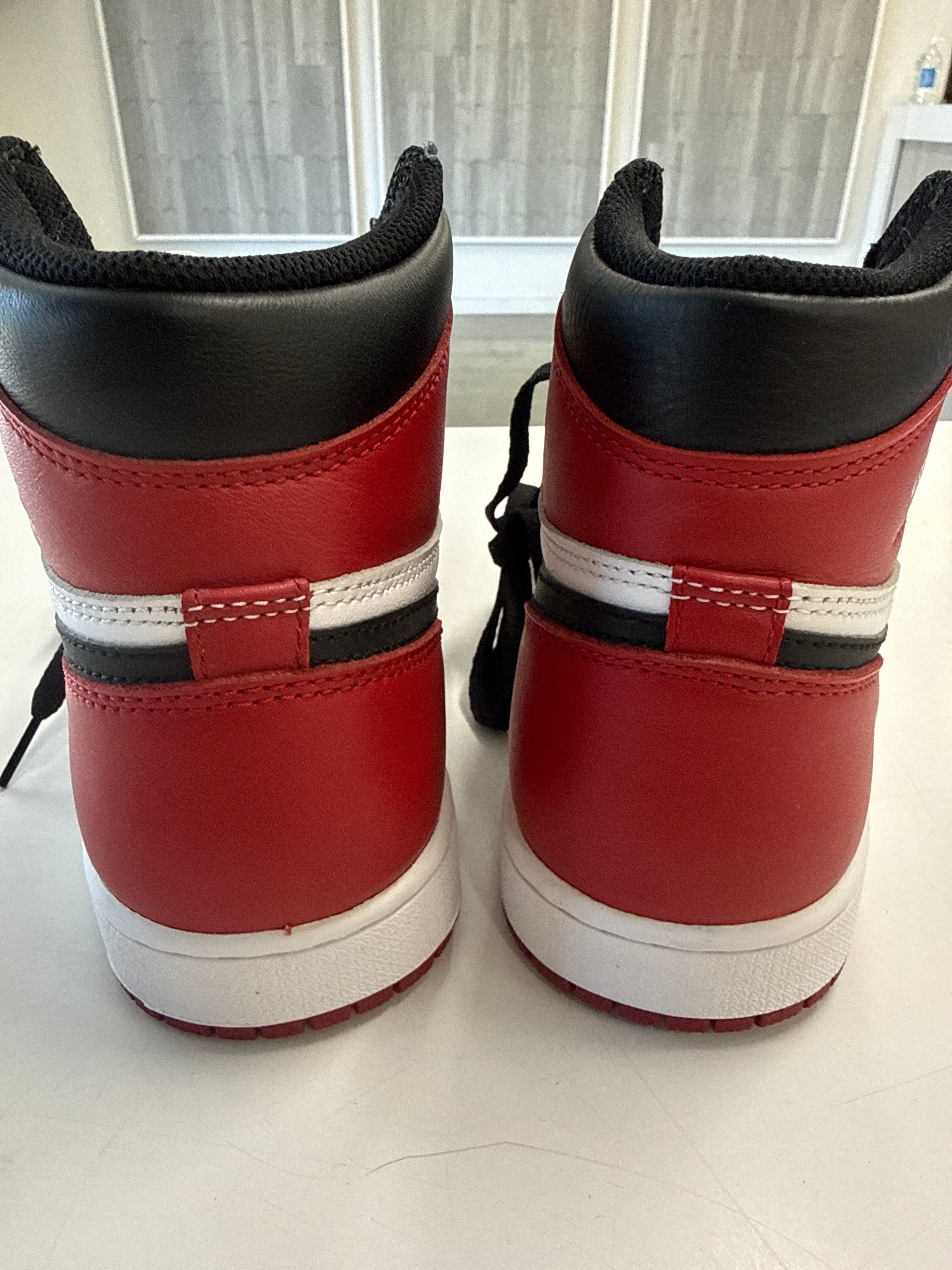 AIR JORDAN 1 HIGH BLACK TOE 2016 - SIZE 8 (WORN)