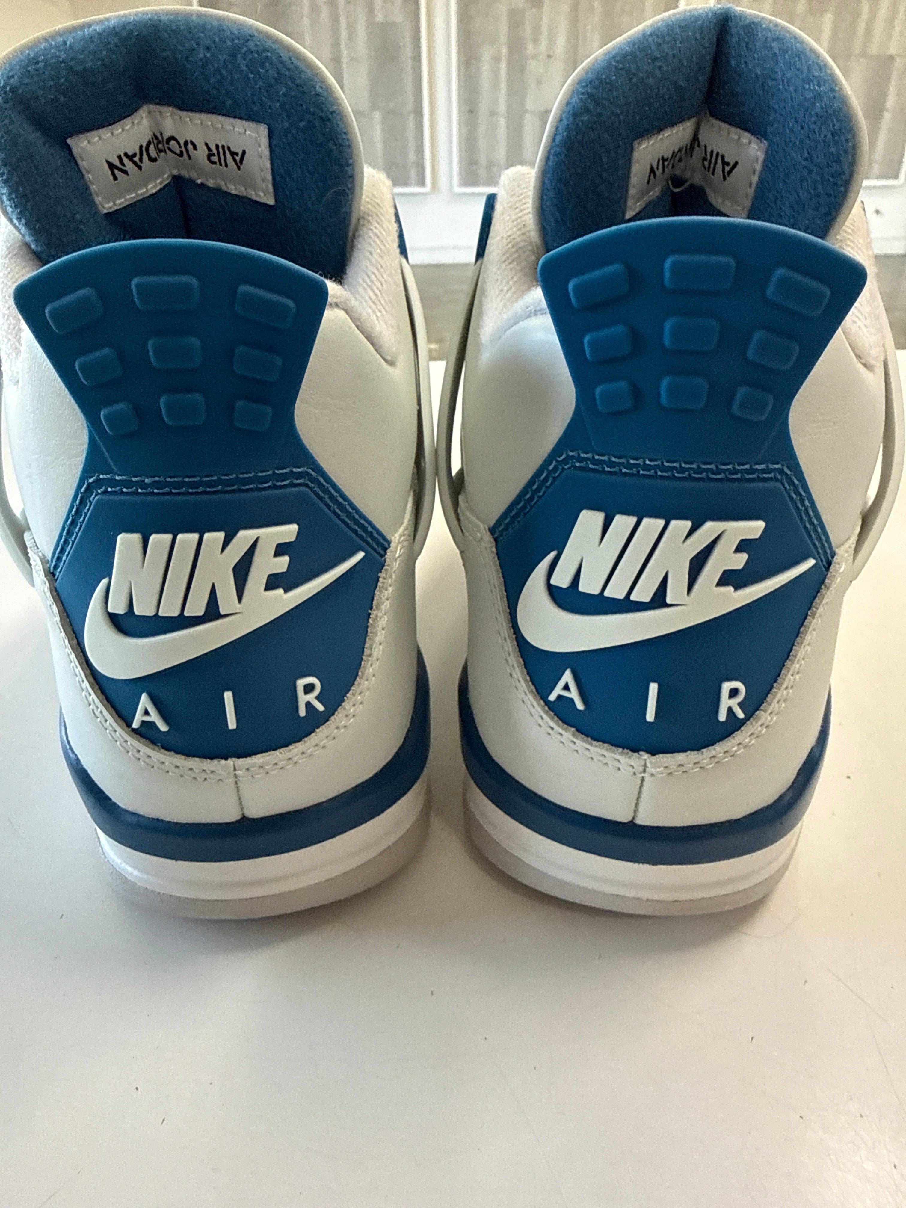 AIR JORDAN 4 MILITARY BLUE 2024 - SIZE 8.5 (WORN)