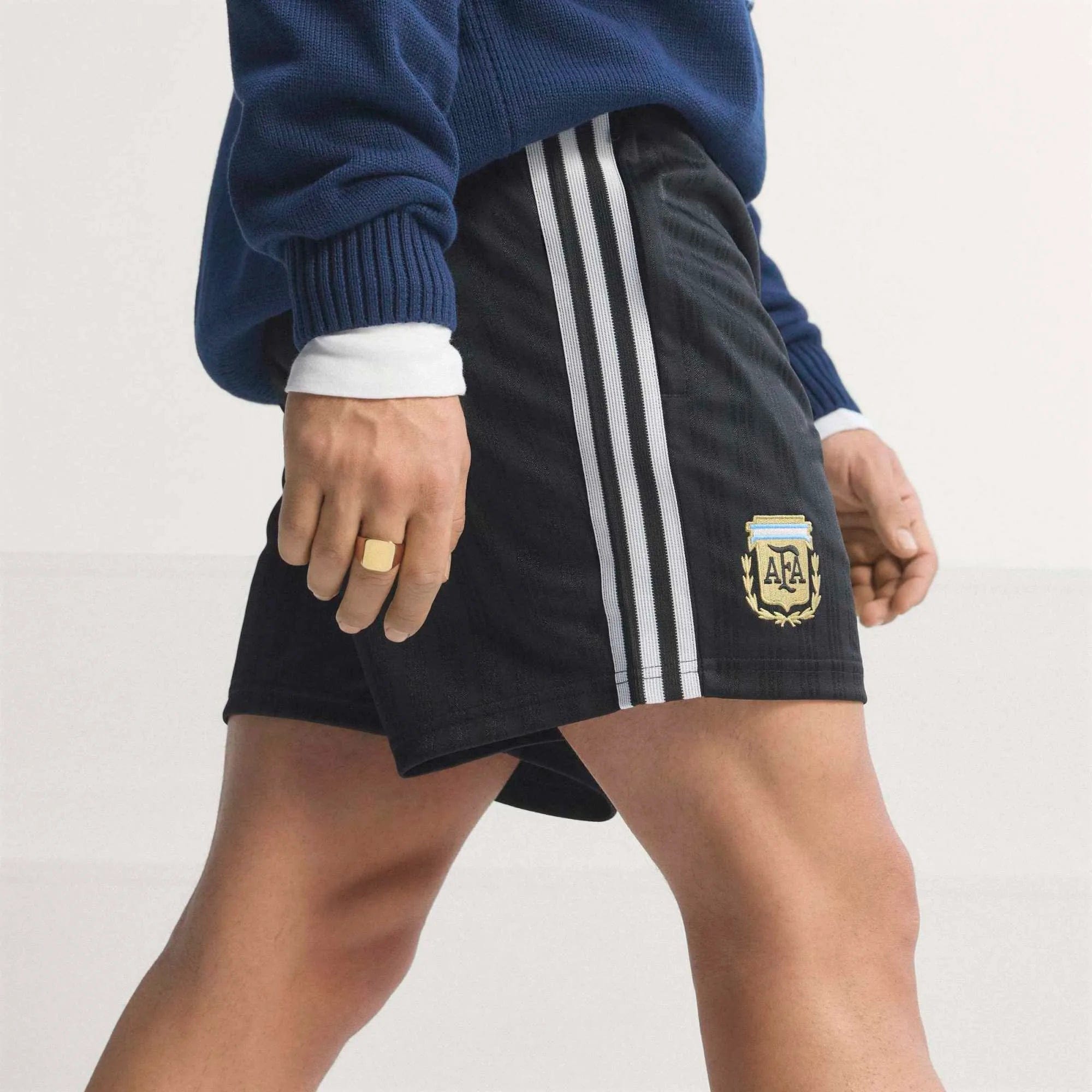 adidas Originals Argentinien OG Shorts – Black / White